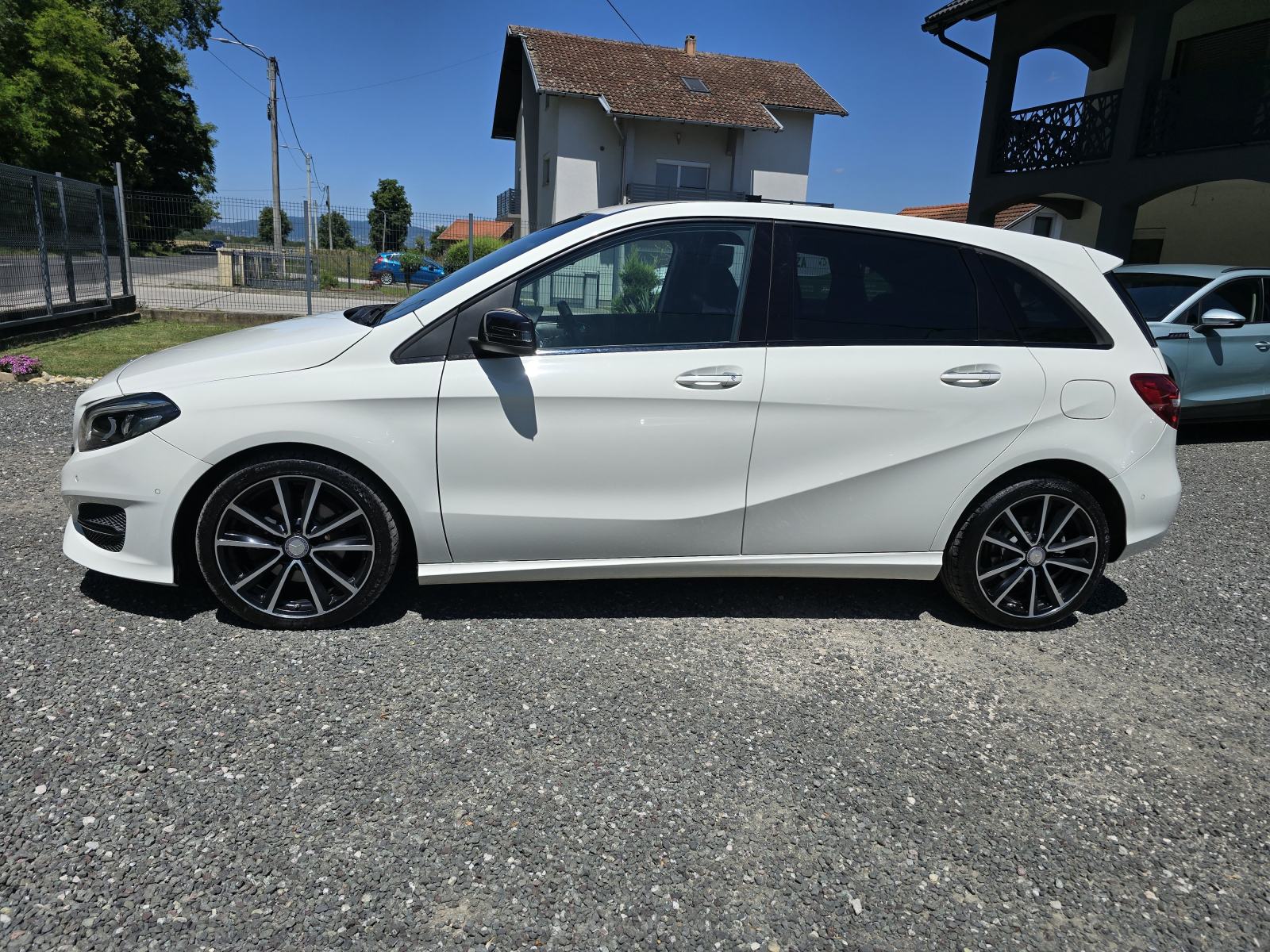Mercedes-Benz B-klasa 200 BLACK EDIT-AUTOMATIK,PUNO OPREME, ODLIČAN!, pogled izvana - slika 5