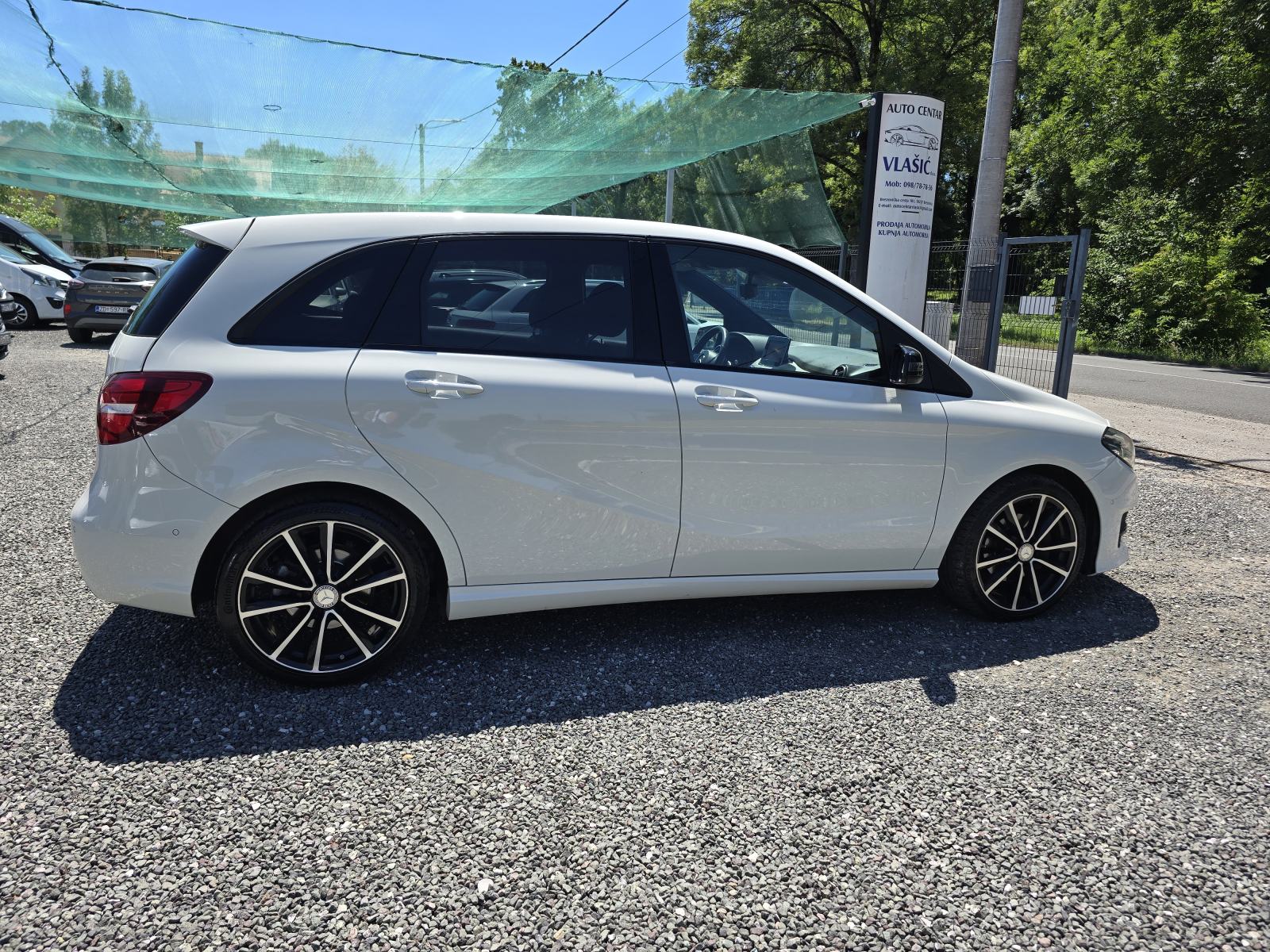 Mercedes-Benz B-klasa 200 BLACK EDIT-AUTOMATIK,PUNO OPREME, ODLIČAN!, fotografija 8