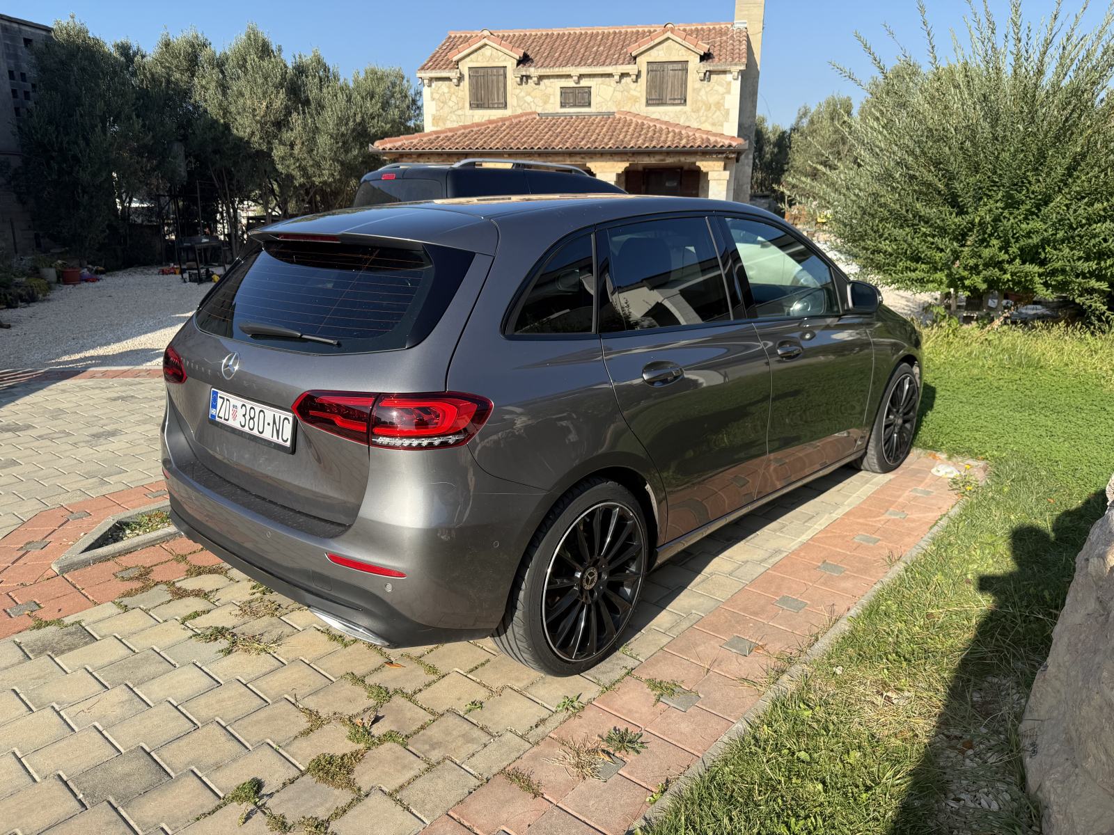 Mercedes-Benz B-klasa 200 d, fotografija 6