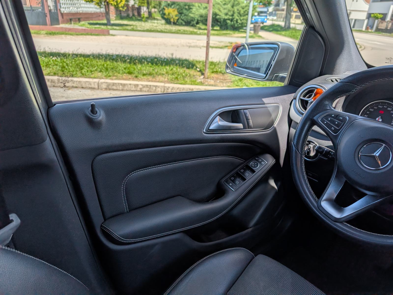 Mercedes-Benz B-klasa 200 d, fotografija 8