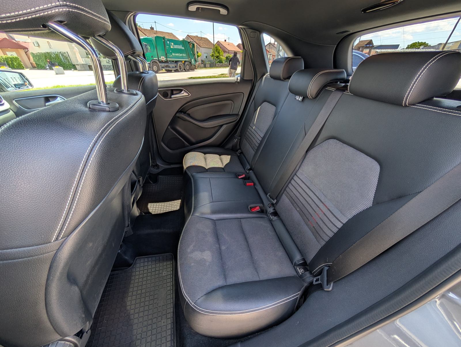 Mercedes-Benz B-klasa 200 d, fotografija 11