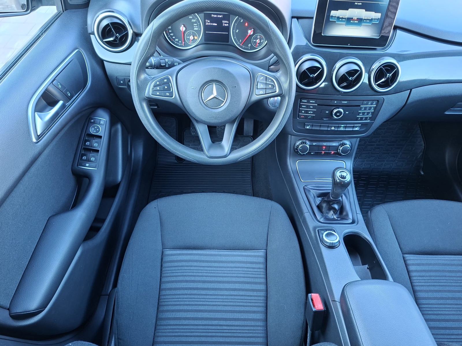 Mercedes-Benz B-klasa 200 **KLIMA** ODLICAN **KREDIT-KARTICE**, fotografija 20