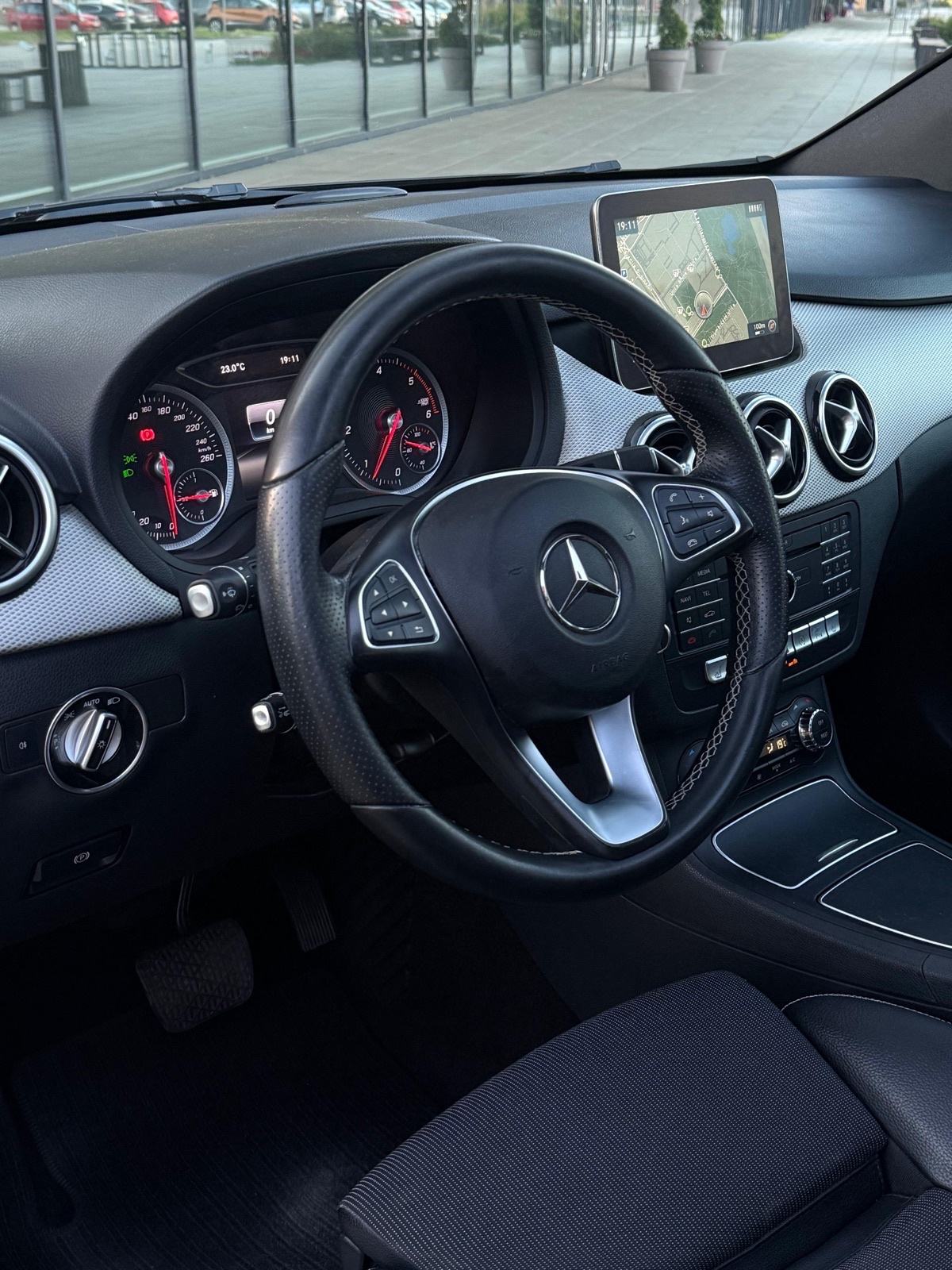 Mercedes-Benz B-klasa 220 4MATIC automatik, pogled izvana - slika 4
