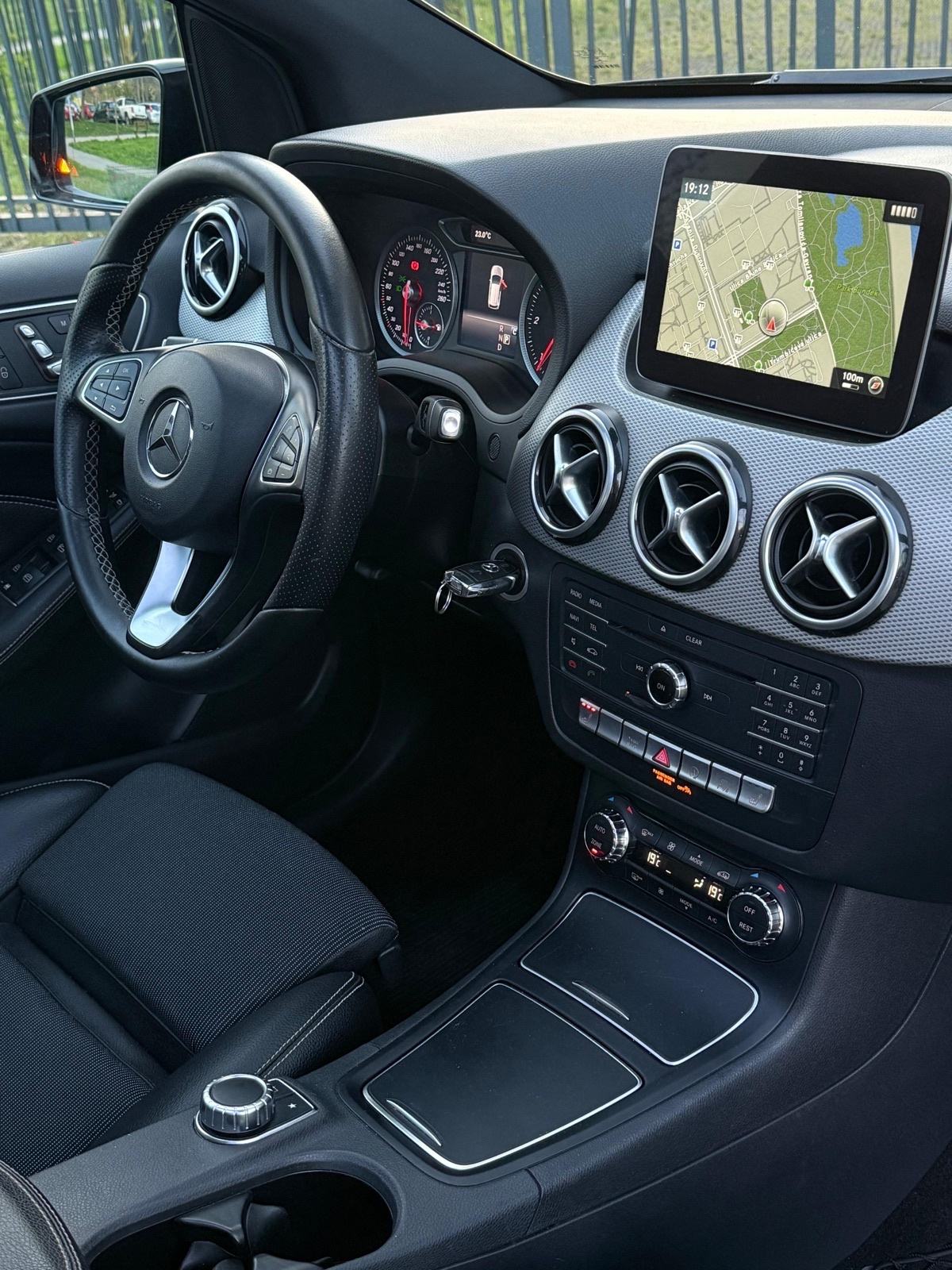 Mercedes-Benz B-klasa 220 4MATIC automatik, fotografija 9