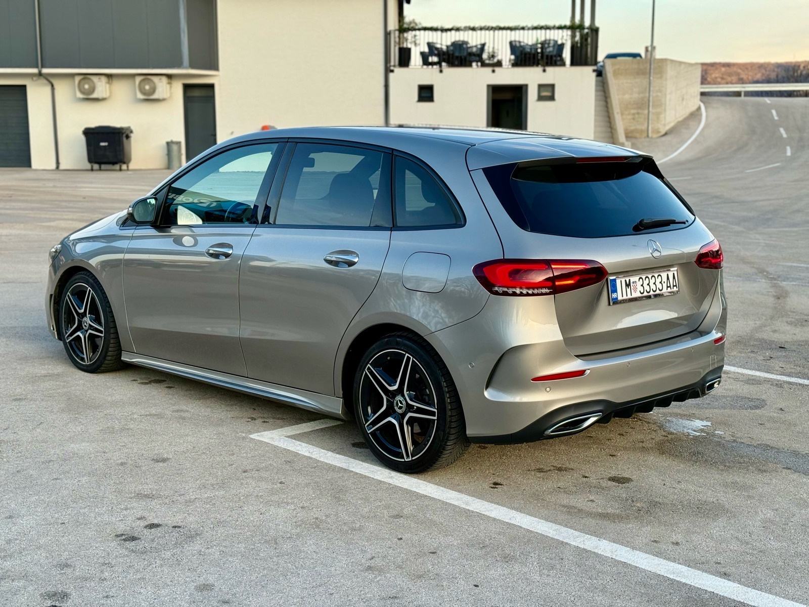 Mercedes-Benz B180d AMG automatik, fotografija 4