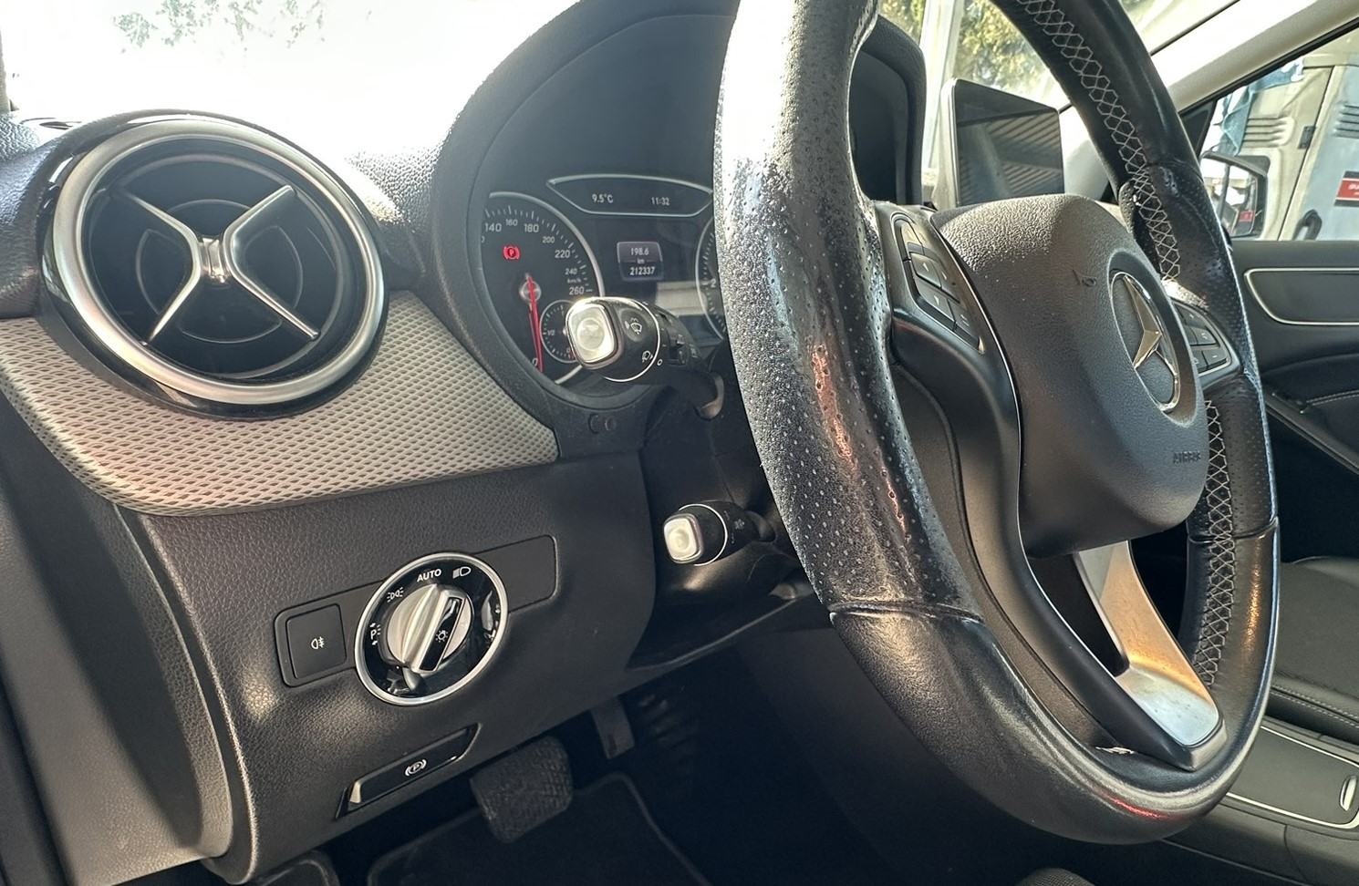 Mercedes-Benz B-klasa B180d automatik, stražnja kamera, LED svijetla, fotografija 11