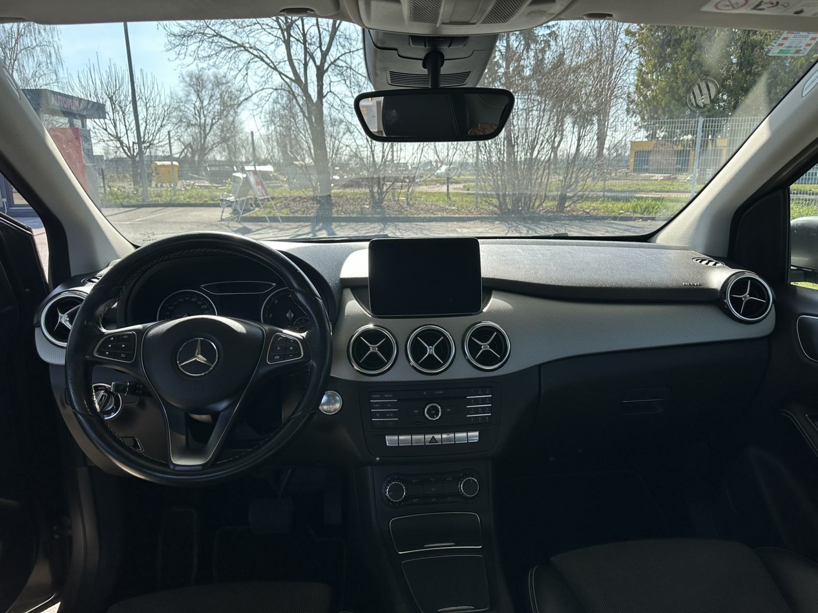 Mercedes-Benz B-klasa B180d automatik, stražnja kamera, LED svijetla, fotografija 8