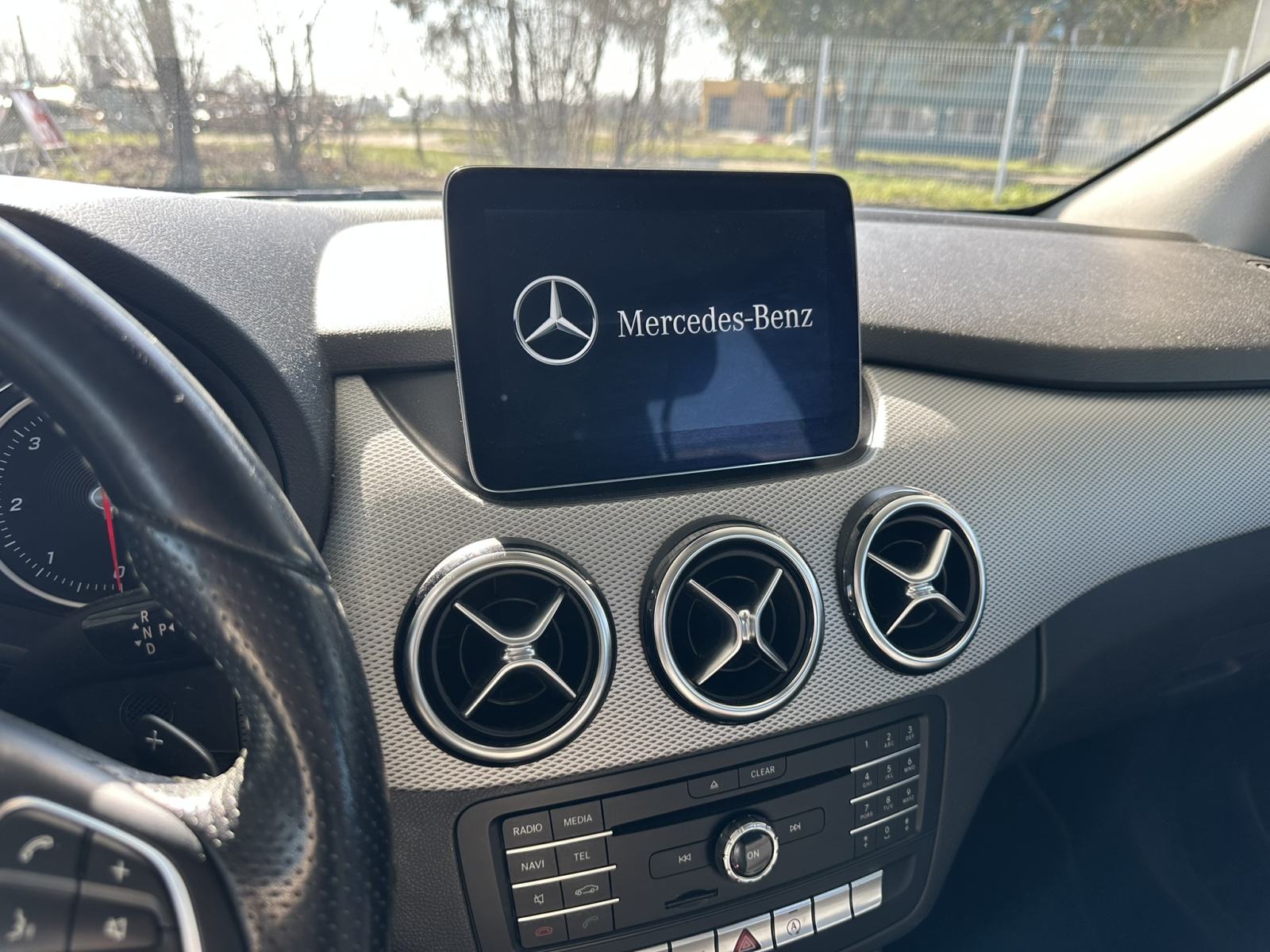 Mercedes-Benz B-klasa B180d automatik, stražnja kamera, LED svijetla, fotografija 13