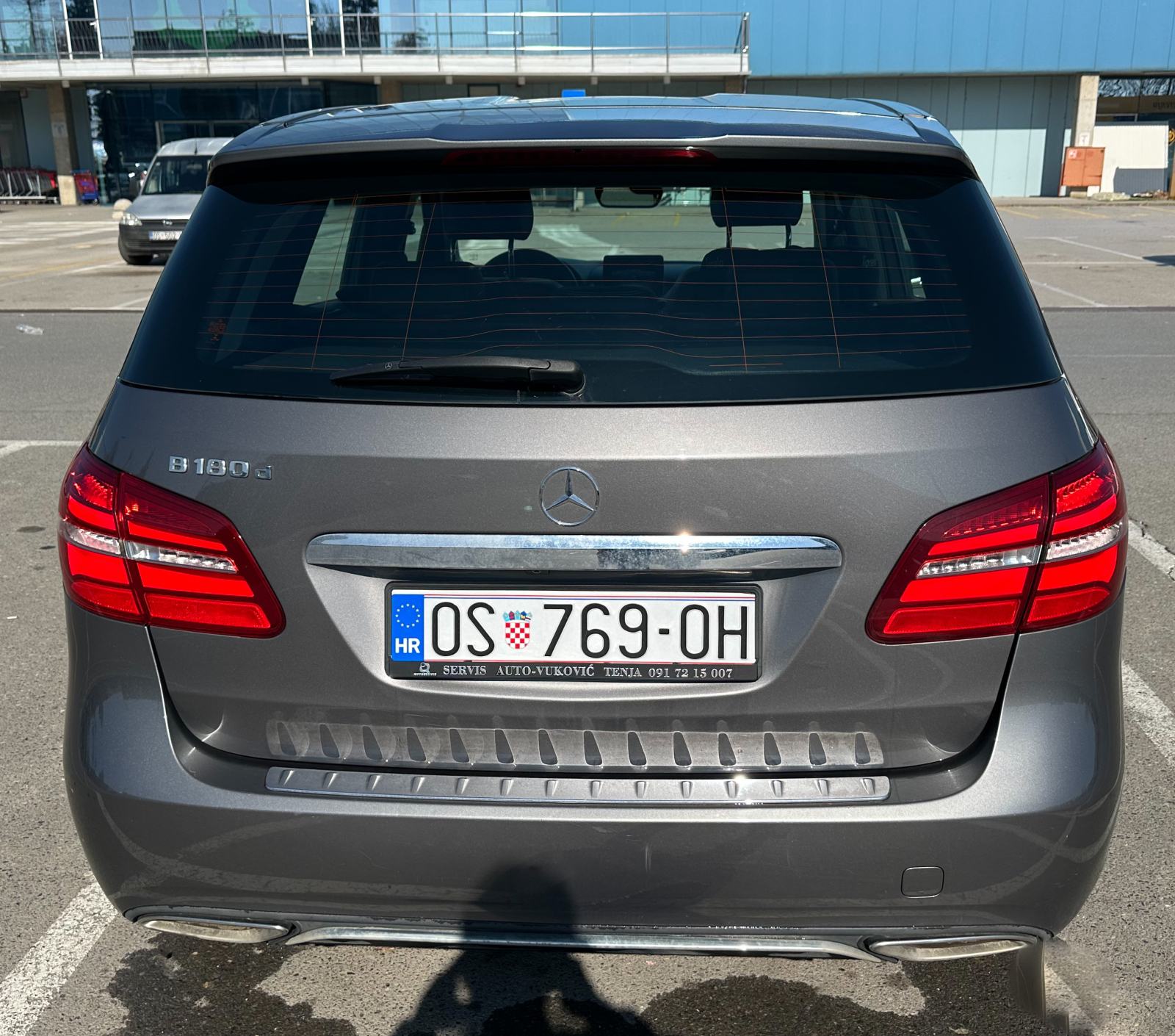 Mercedes-Benz B-klasa B180d automatik, stražnja kamera, LED svijetla, fotografija 2