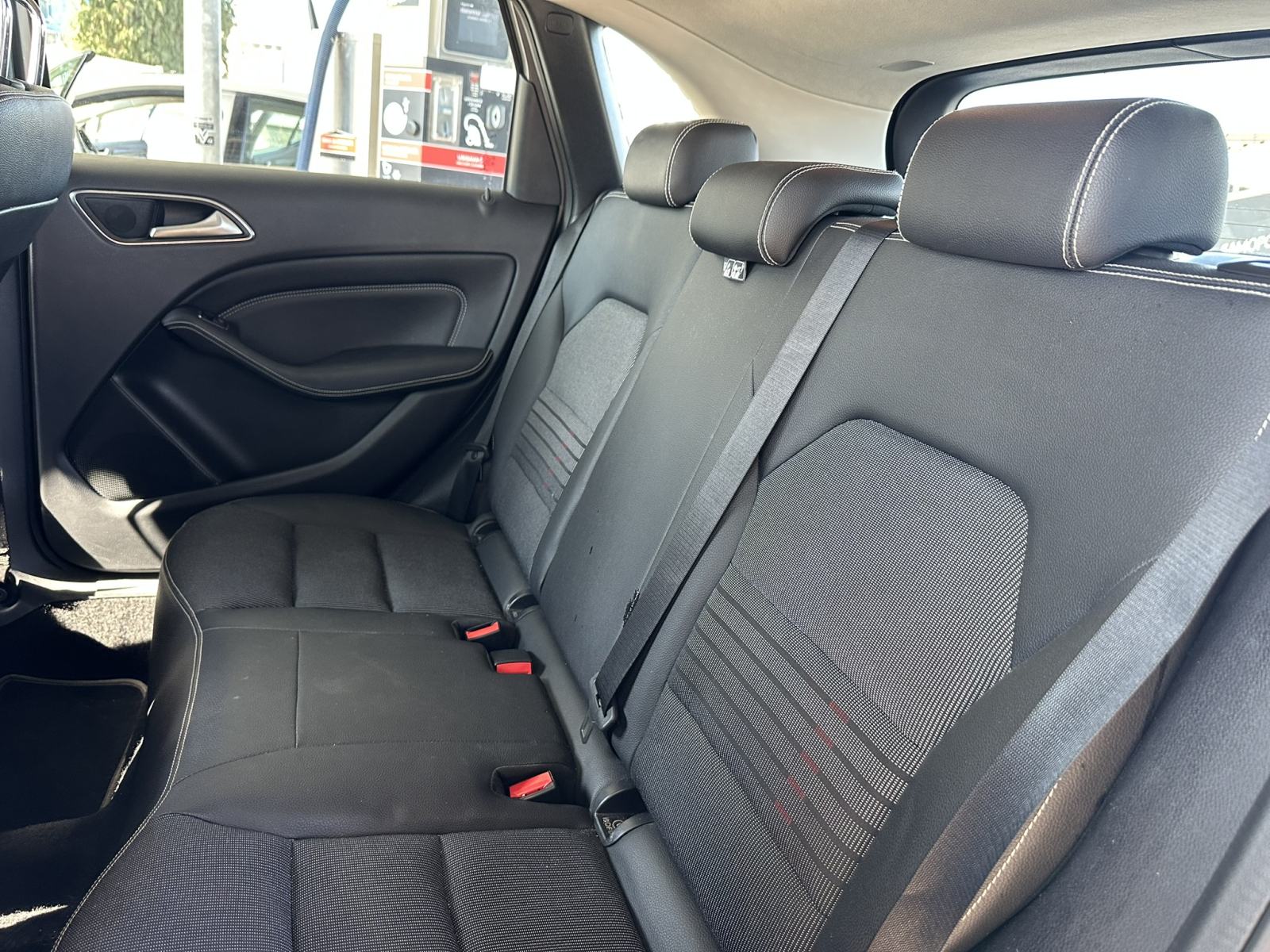 Mercedes-Benz B-klasa B180d automatik, stražnja kamera, LED svijetla, fotografija 16