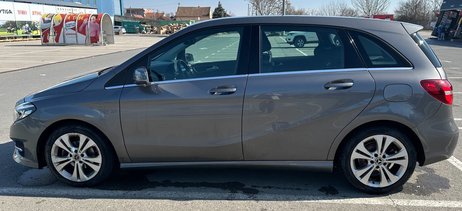 Mercedes-Benz B-klasa B180d automatik, stražnja kamera, LED svijetla, fotografija 6