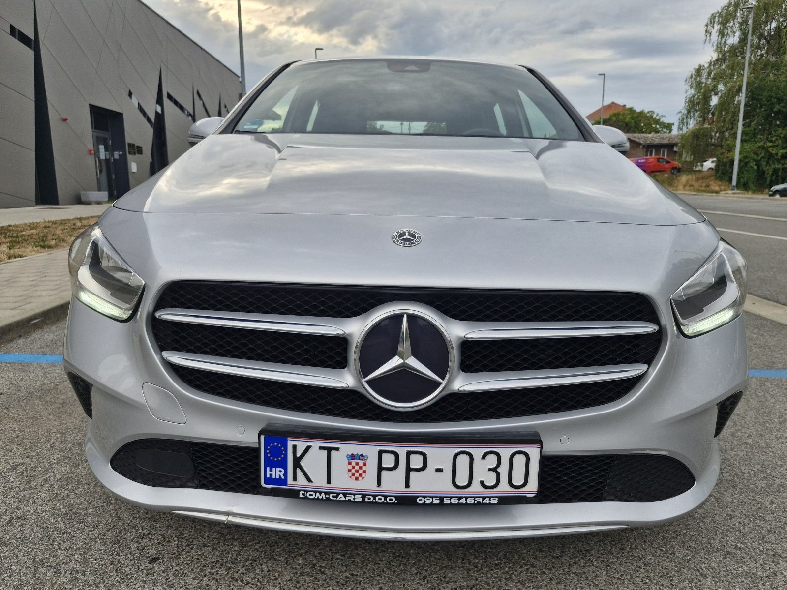 MERCEDES BENZ B180 AUTOMATIK, JAMSTVO 1.GOD, STYLE, TOP STANJE, fotografija 7