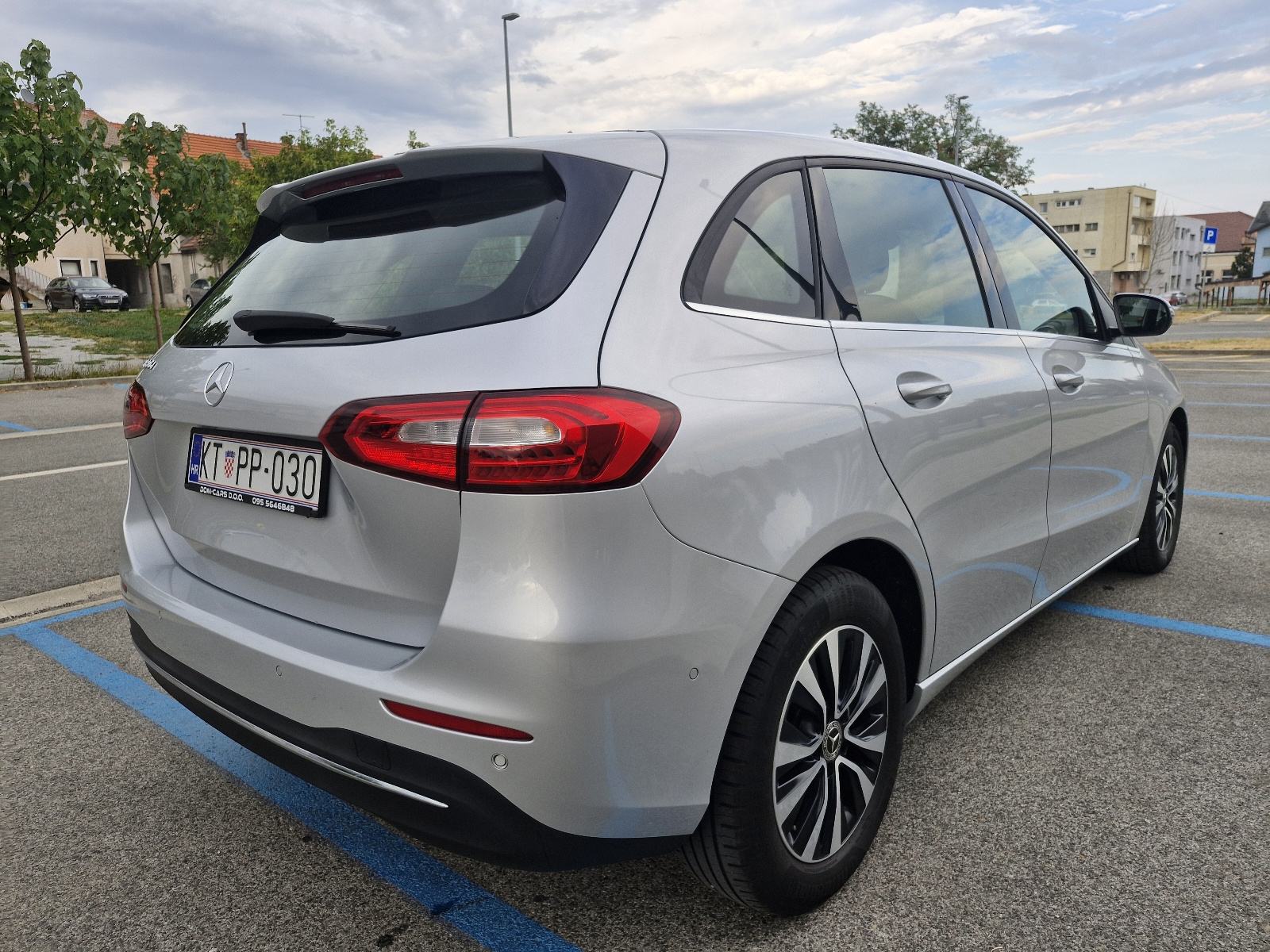 MERCEDES BENZ B180 AUTOMATIK, JAMSTVO 1.GOD, STYLE, TOP STANJE, fotografija 4