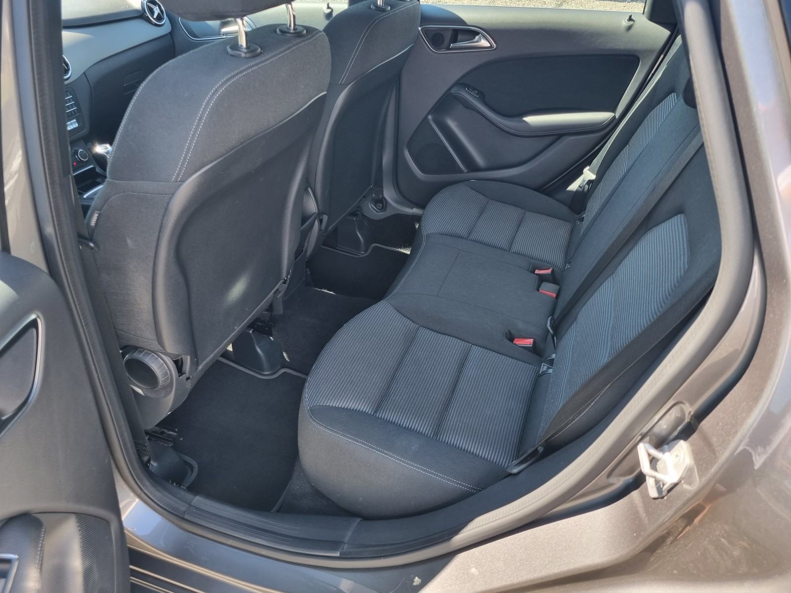 Mercedes-Benz B180, Style, BENZINAC, klima, tempomat, navy..., fotografija 10