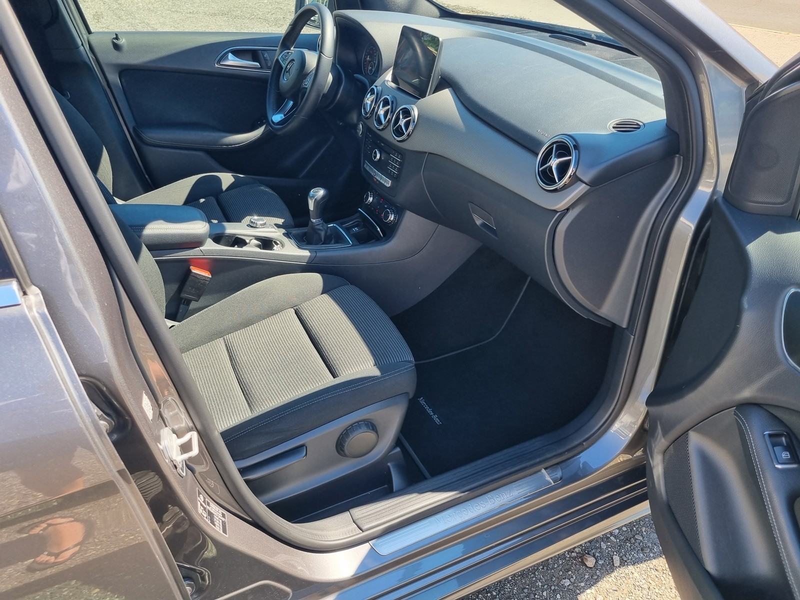 Mercedes-Benz B180, Style, BENZINAC, klima, tempomat, navy..., fotografija 8