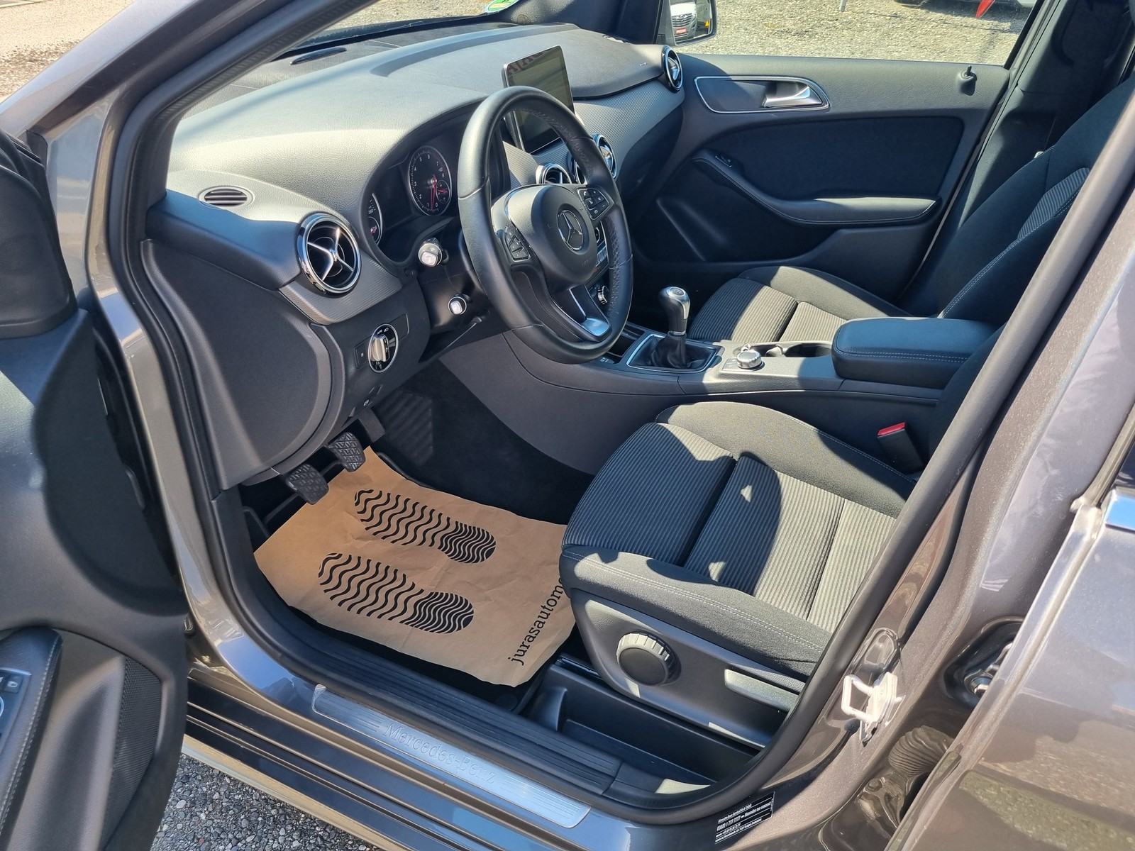 Mercedes-Benz B180, Style, BENZINAC, klima, tempomat, navy..., fotografija 7