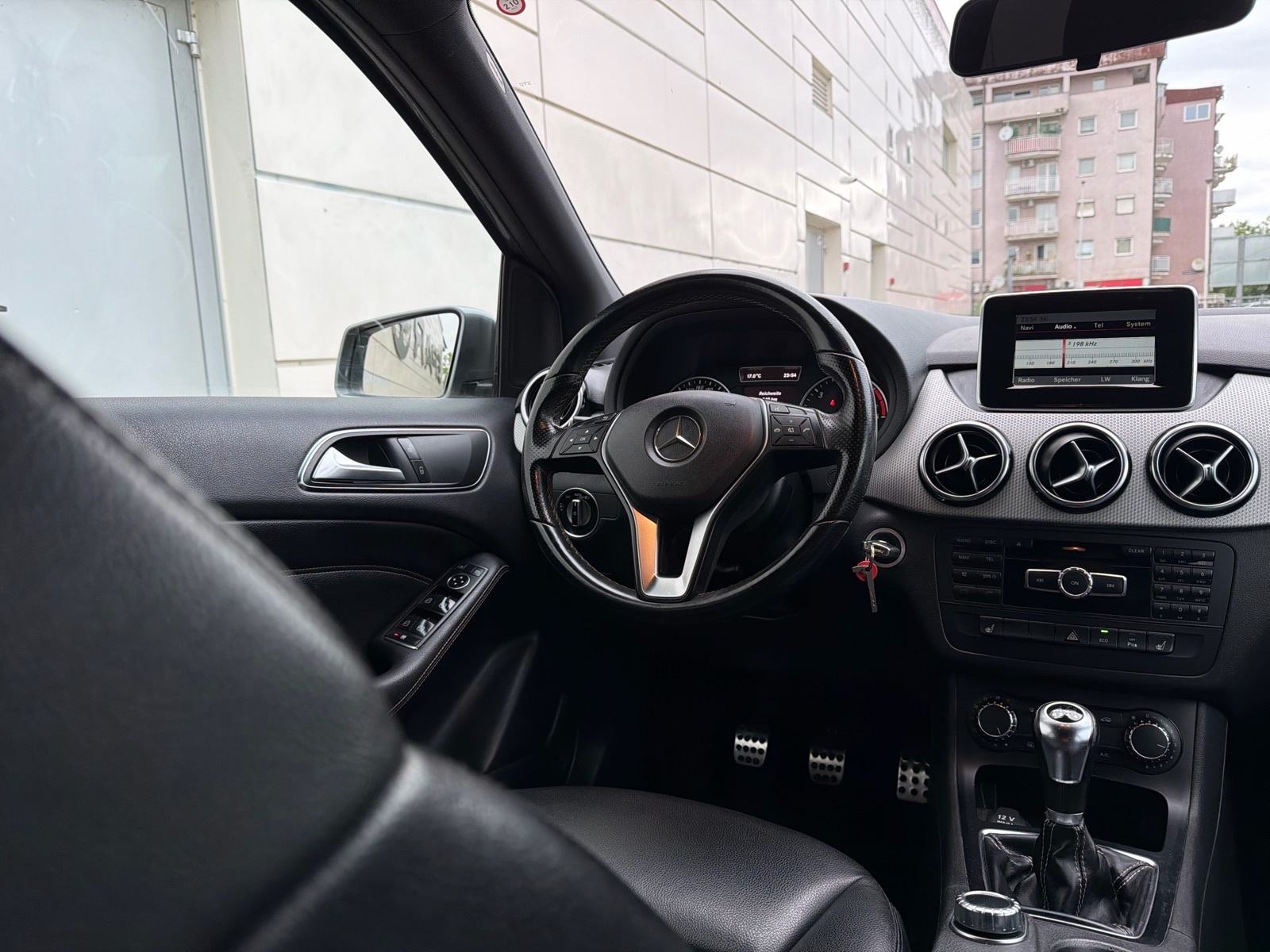 Mercedes-Benz- B180cdi/Urban/Reg06-27/LED/1.Ruka/Servisna uredna, fotografija 11