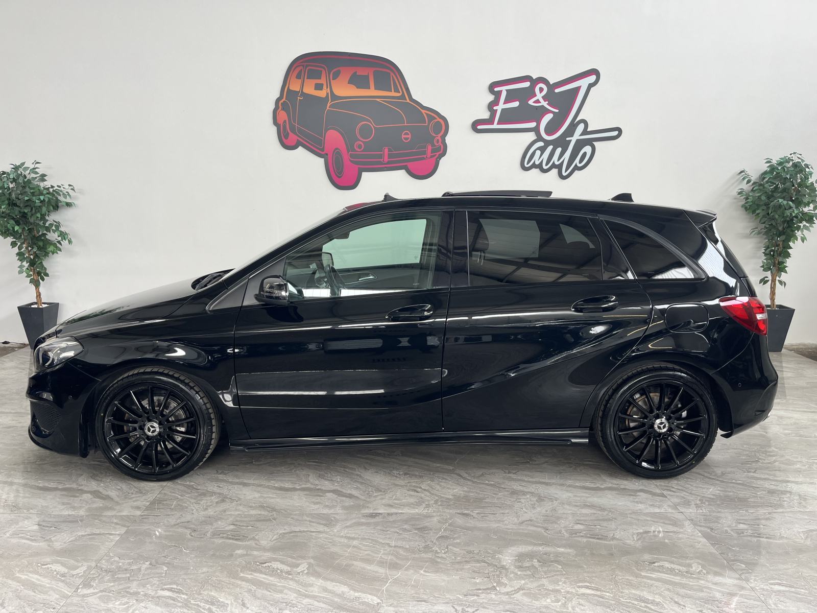 Mercedes-Benz B200D AMG-LINE PANORAMA LED KAMERA ALU18, fotografija 3