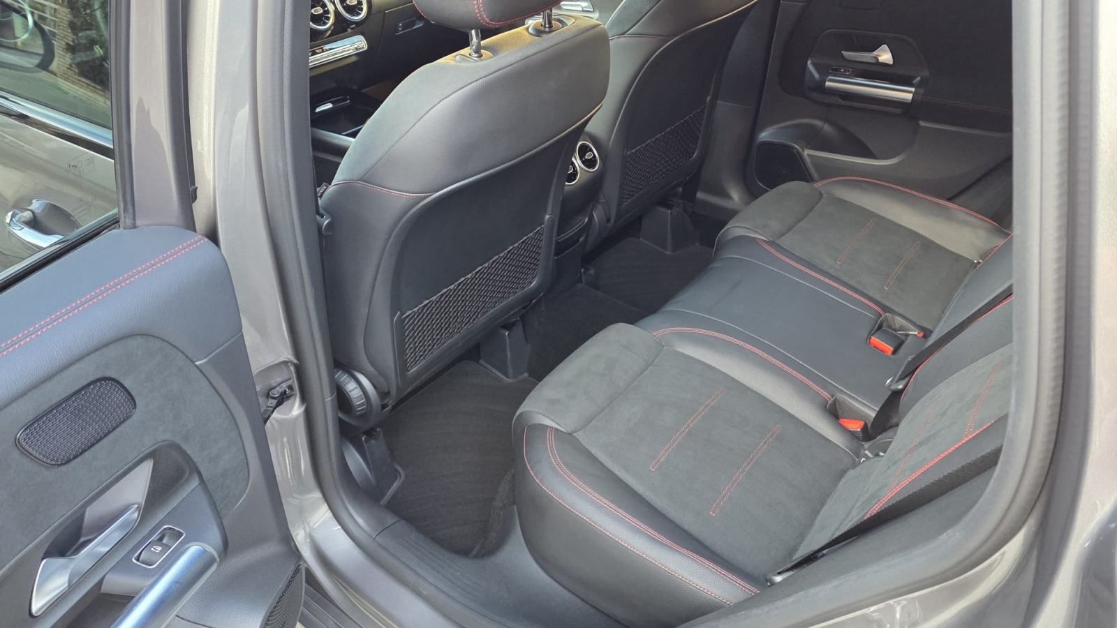 Mercedes B200d Aut. AMG / 360 Kamera / Widescreen / Multibeam LED /, fotografija 17