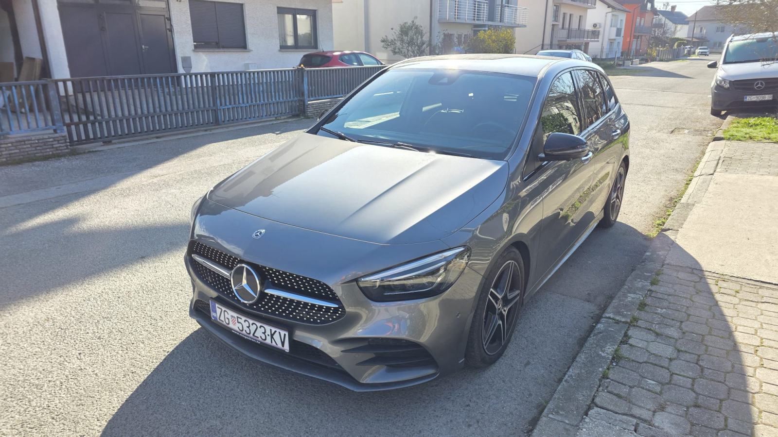 Mercedes B200d Aut. AMG / 360 Kamera / Widescreen / Multibeam LED /, fotografija 2