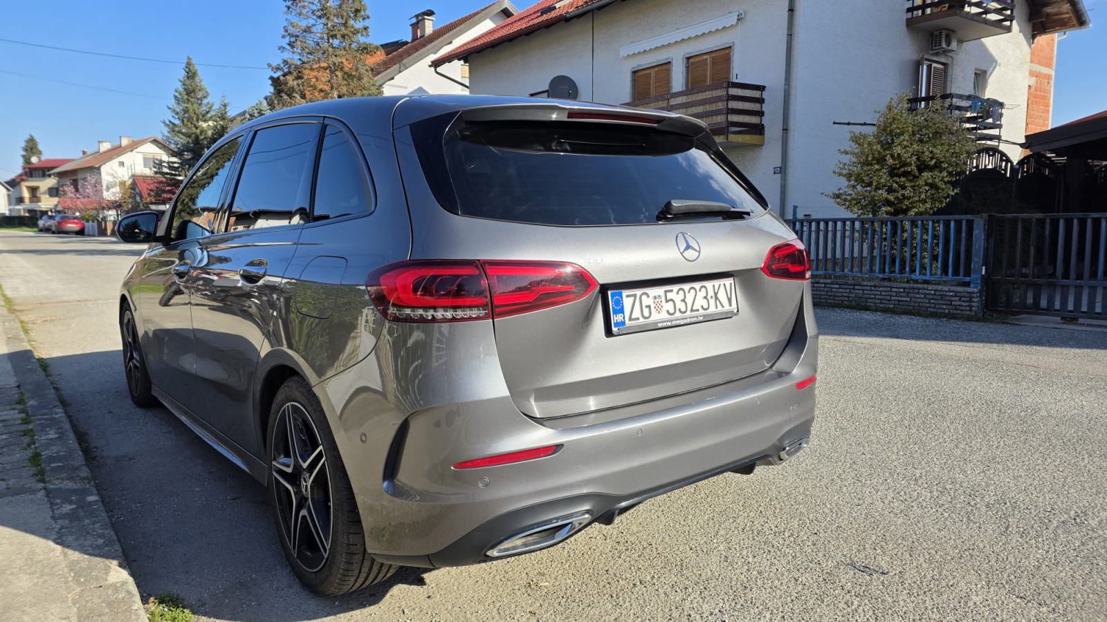Mercedes B200d Aut. AMG / 360 Kamera / Widescreen / Multibeam LED /, fotografija 11