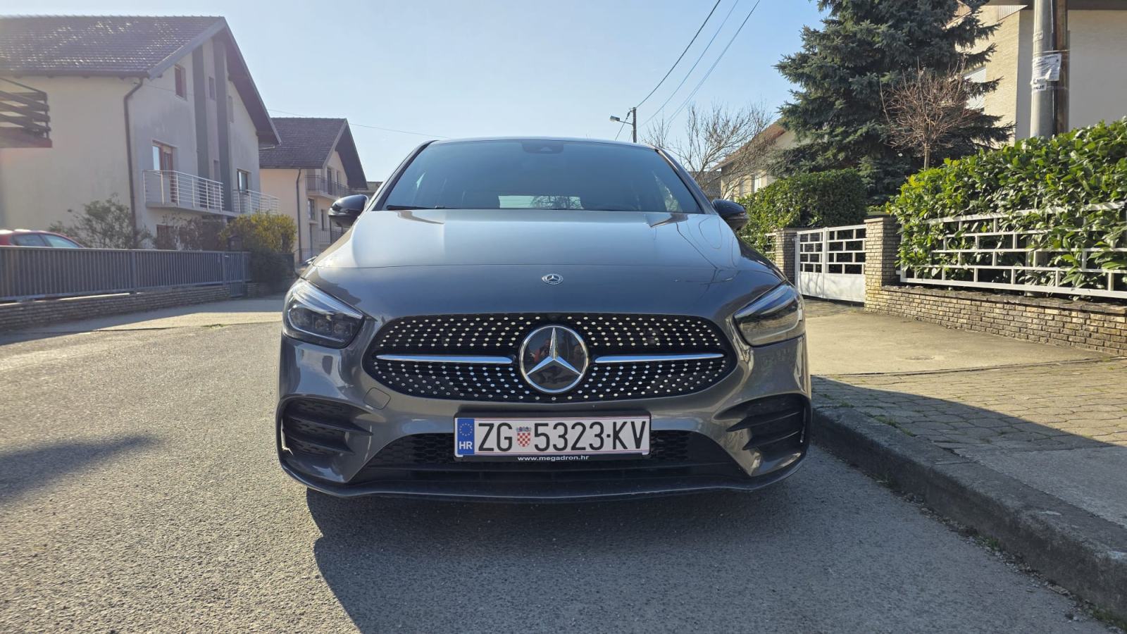 Mercedes B200d Aut. AMG / 360 Kamera / Widescreen / Multibeam LED /, fotografija 3