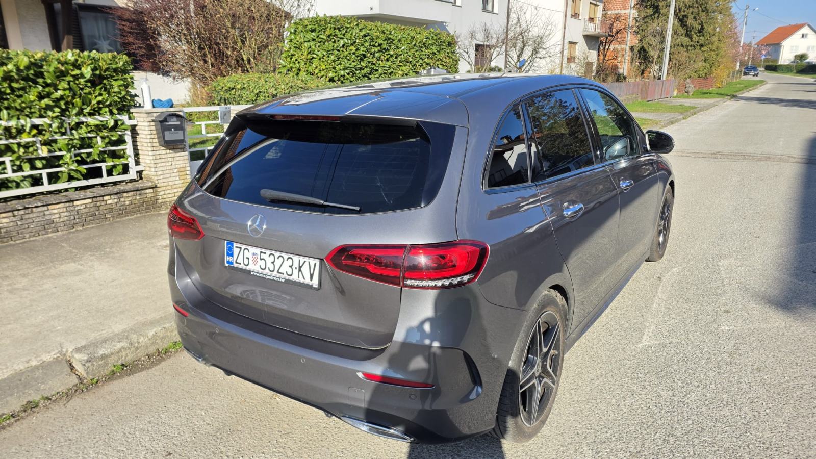 Mercedes B200d Aut. AMG / 360 Kamera / Widescreen / Multibeam LED /, fotografija 12
