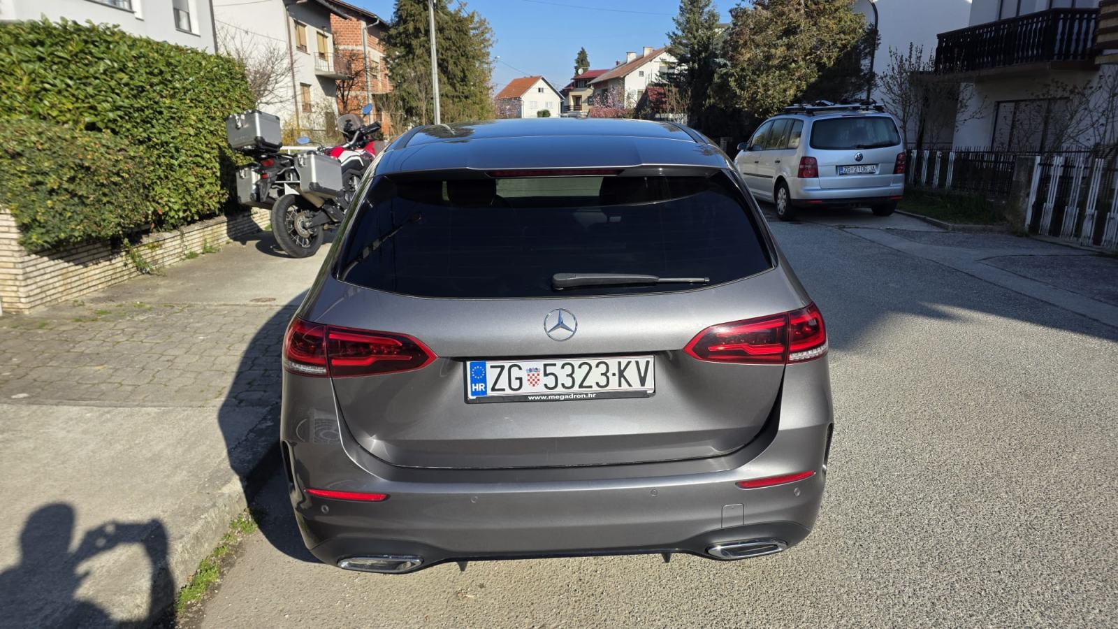 Mercedes B200d Aut. AMG / 360 Kamera / Widescreen / Multibeam LED /, fotografija 10