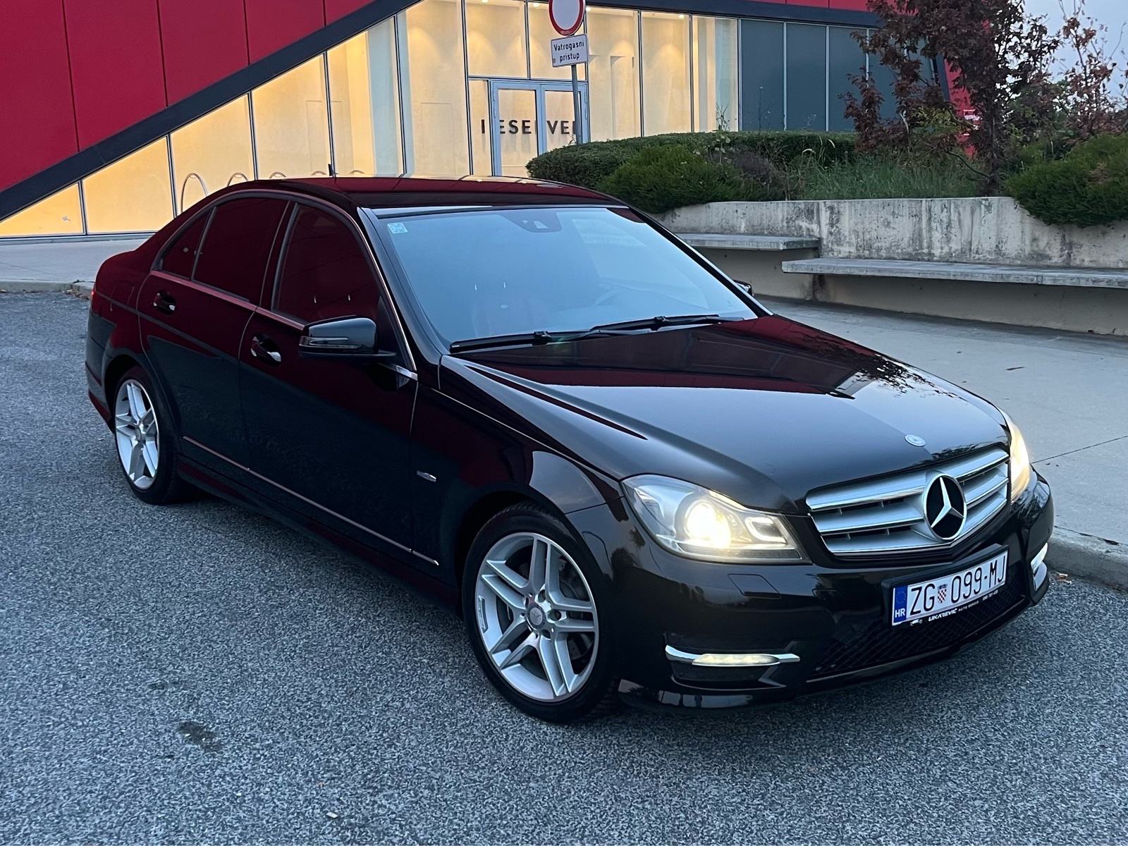 Mercedes-Benz C 220 CDI AMG / Designo, fotografija 16