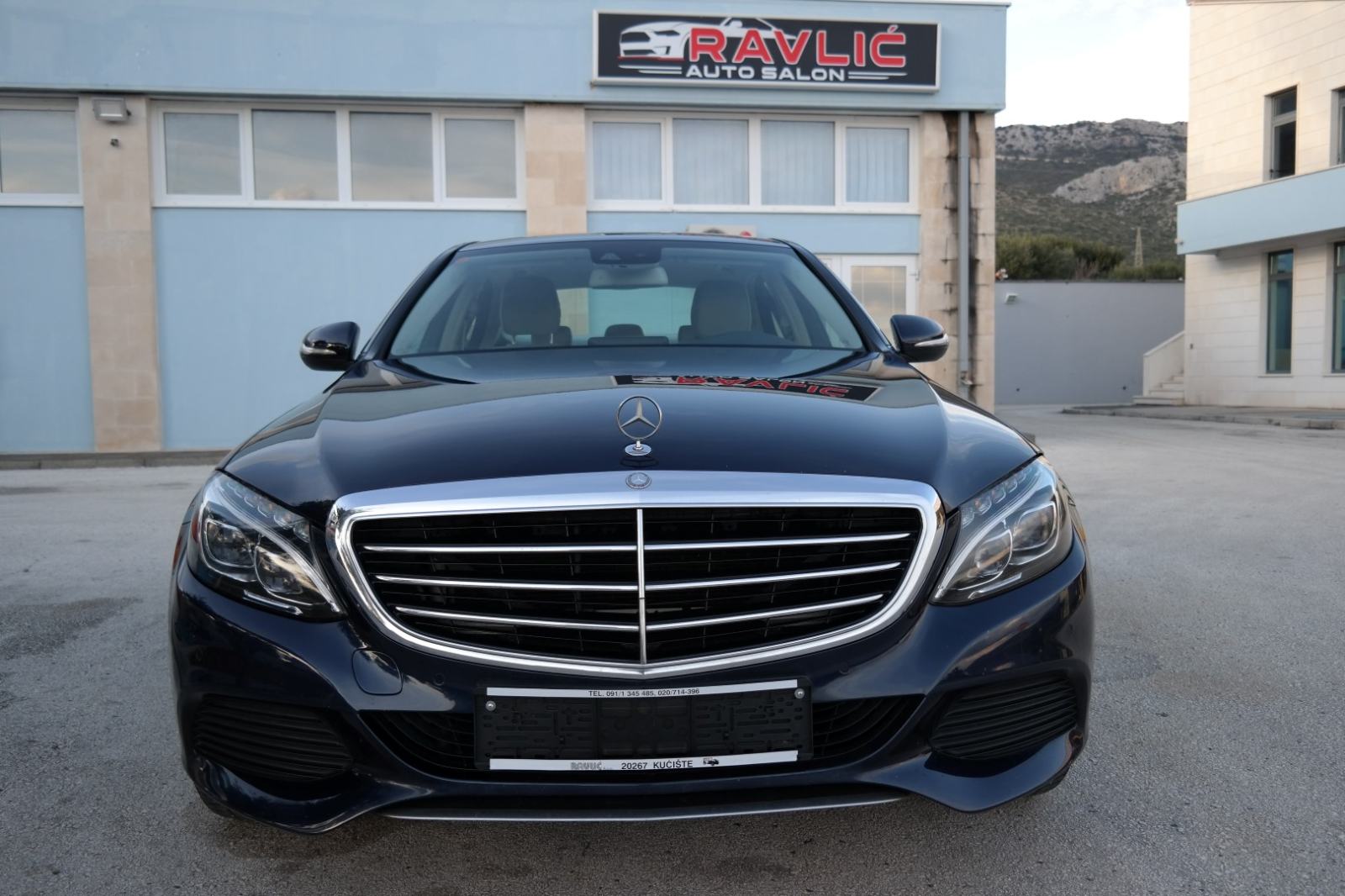 Mercedes-Benz C 220 CDI automat navigacija,koža,ksenon,servisna knjiga, pogled izvana - slika 2