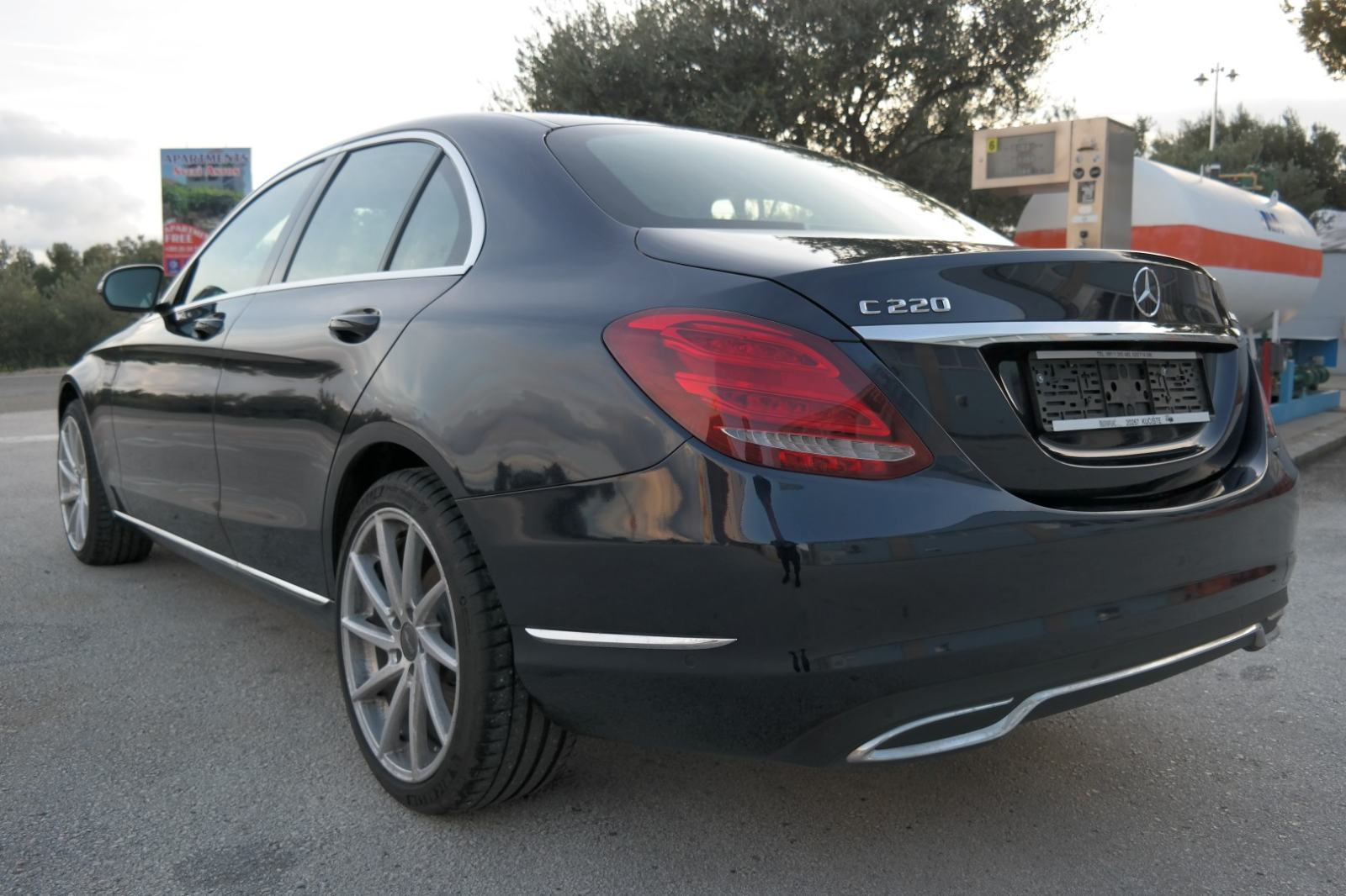 Mercedes-Benz C 220 CDI automat navigacija,koža,ksenon,servisna knjiga, pogled izvana - slika 5