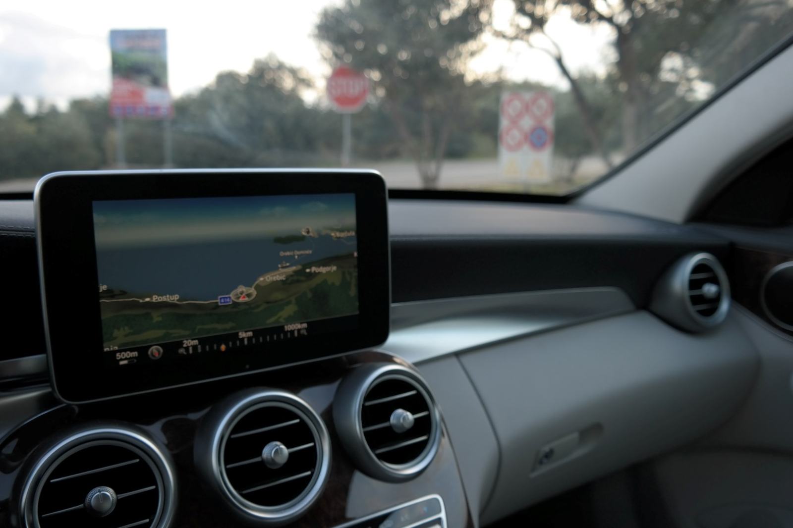 Mercedes-Benz C 220 CDI automat navigacija,koža,ksenon,servisna knjiga, fotografija 11