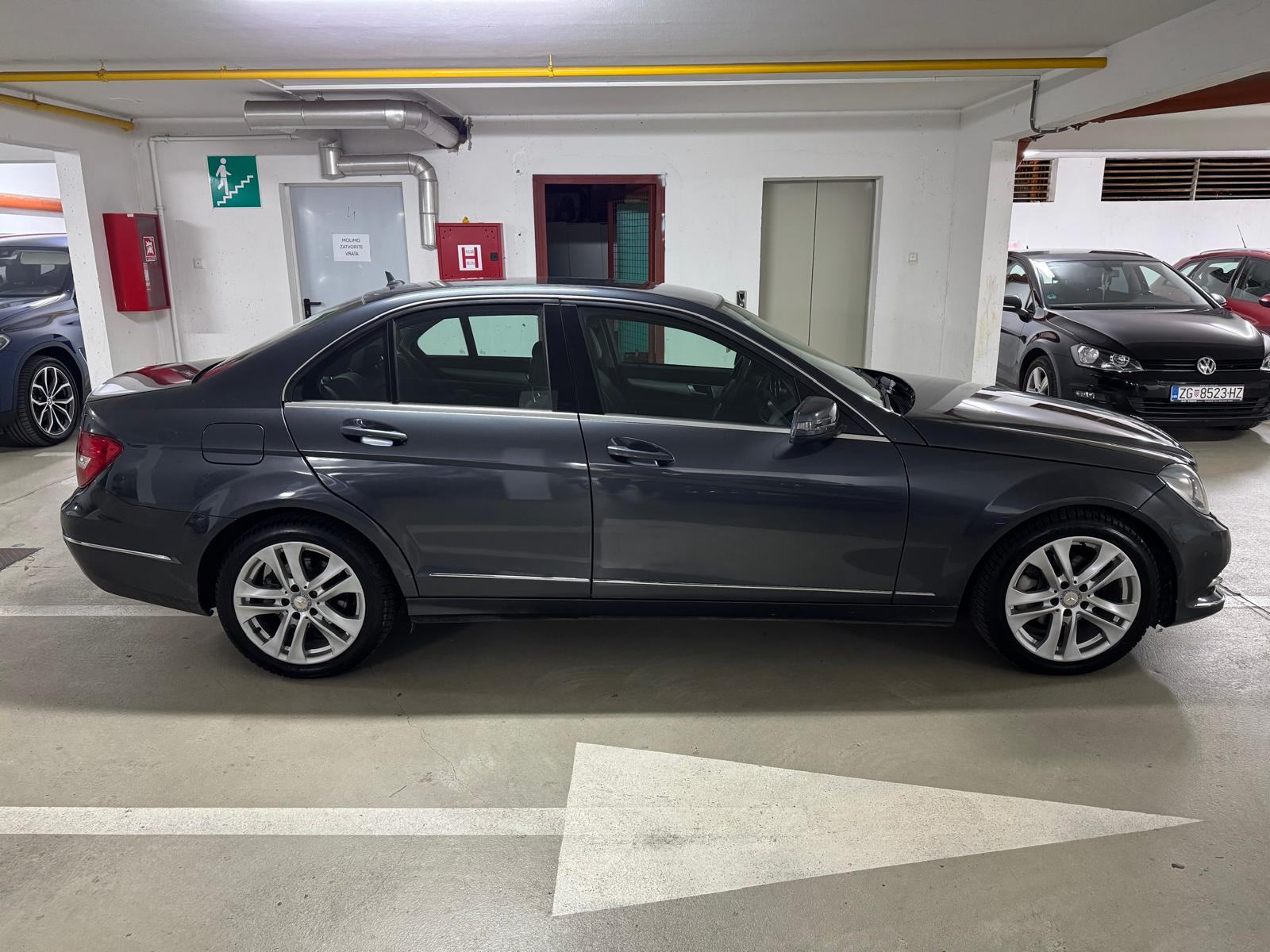 Mercedes-Benz C-klasa 180CDI**KLIMA*NAVIGACIJA**ALU**KREDIT-KARTICE**, fotografija 4
