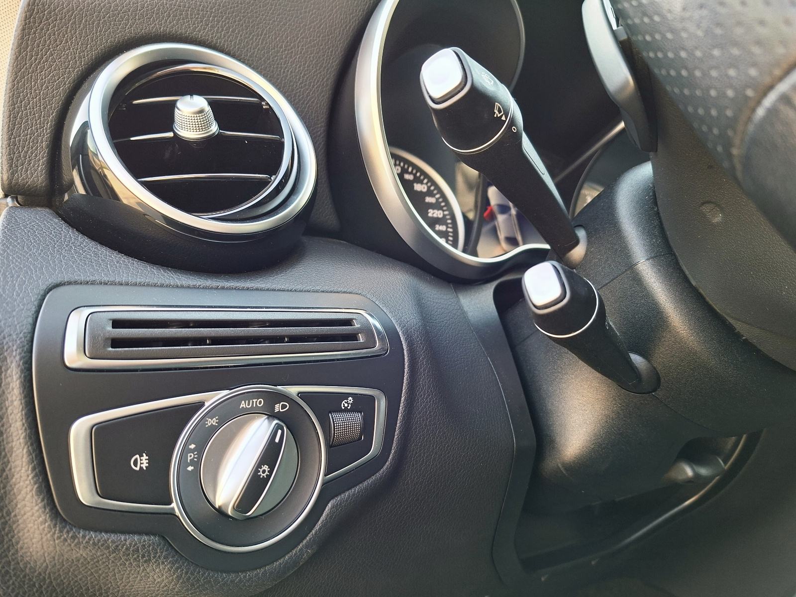 Mercedes-Benz C-klasa 180 d AMG automatik, fotografija 12