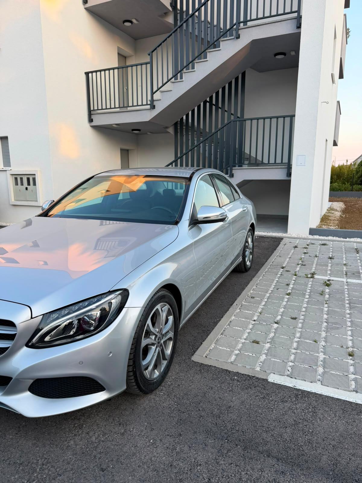 Mercedes-Benz C-klasa 180 d, fotografija 3