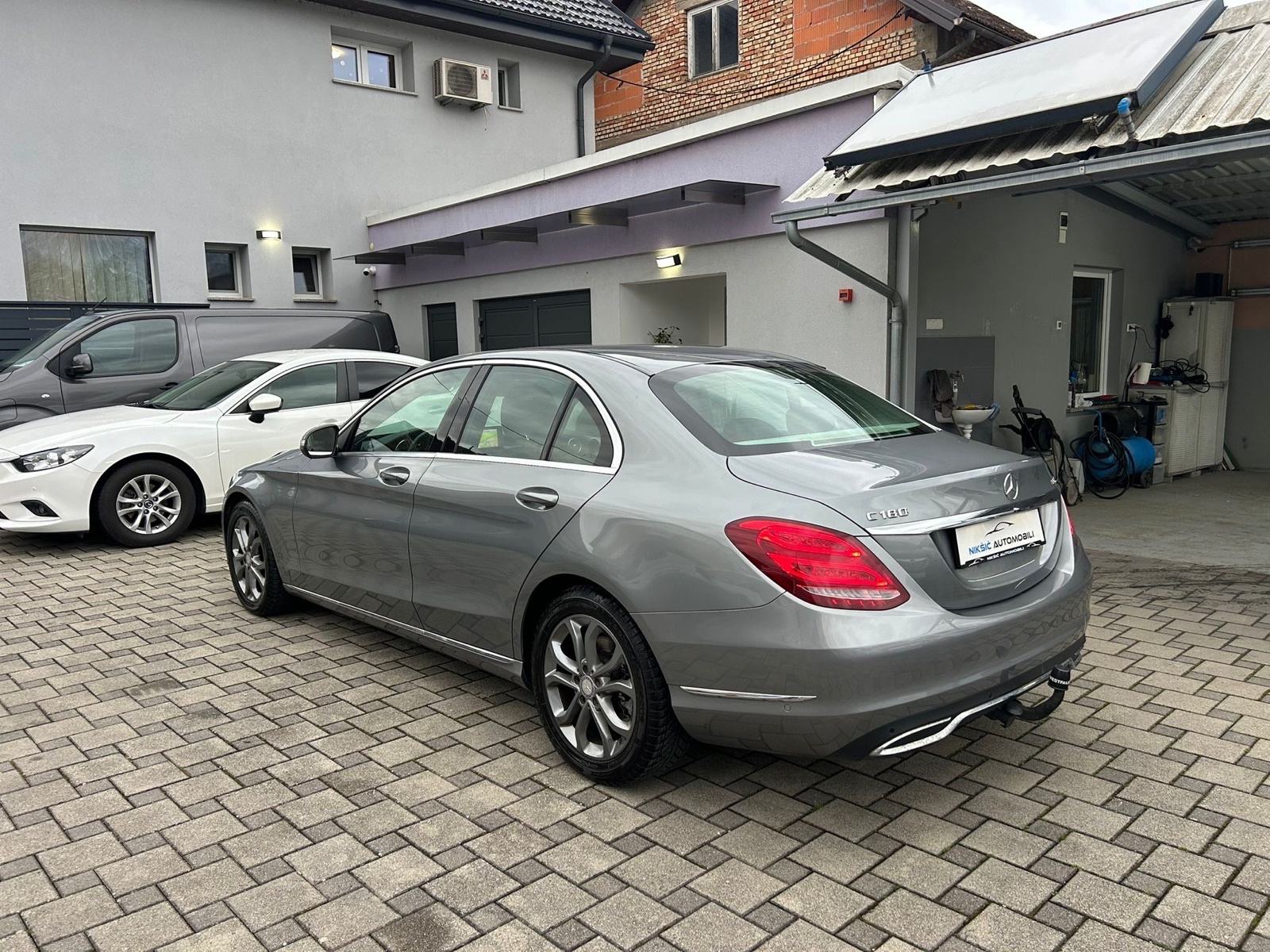 Mercedes-Benz C-klasa 180 *garancija na km**LED, odličan**, fotografija 3