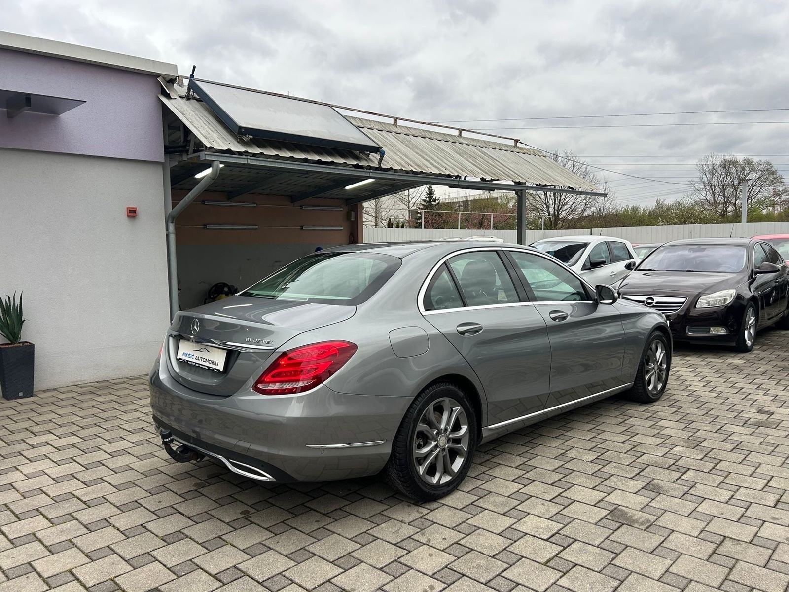 Mercedes-Benz C-klasa 180 *garancija na km**LED, odličan**, fotografija 5