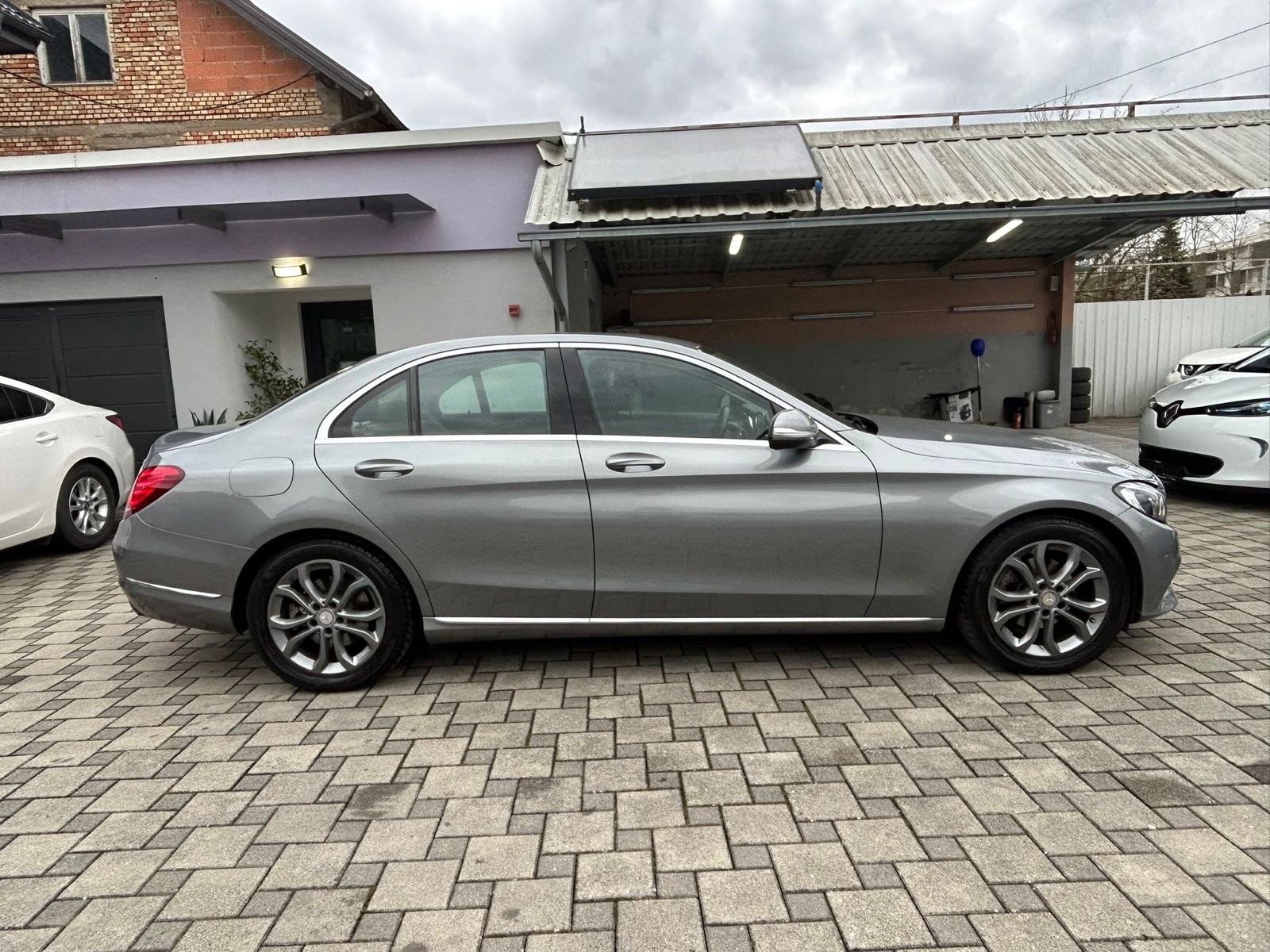 Mercedes-Benz C-klasa 180 *garancija na km**LED, odličan**, fotografija 6