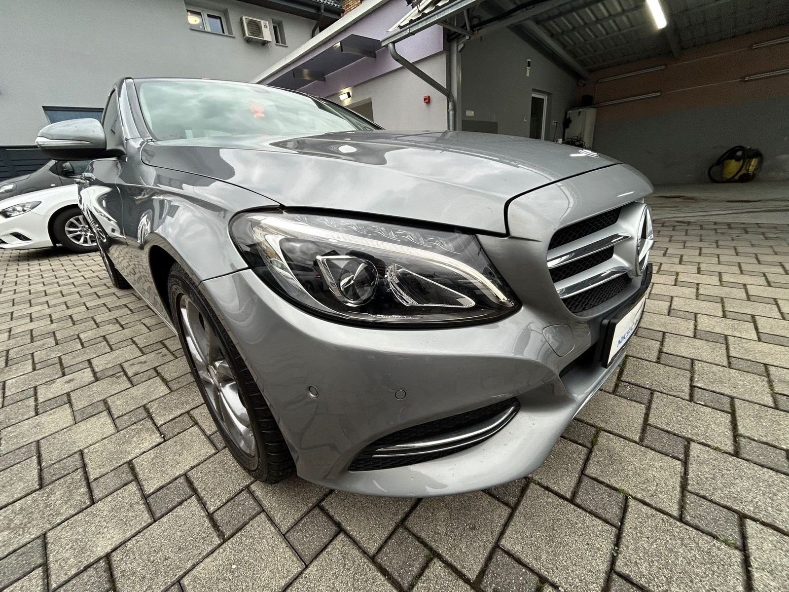 Mercedes-Benz C-klasa 180 *garancija na km**LED, odličan**, fotografija 8