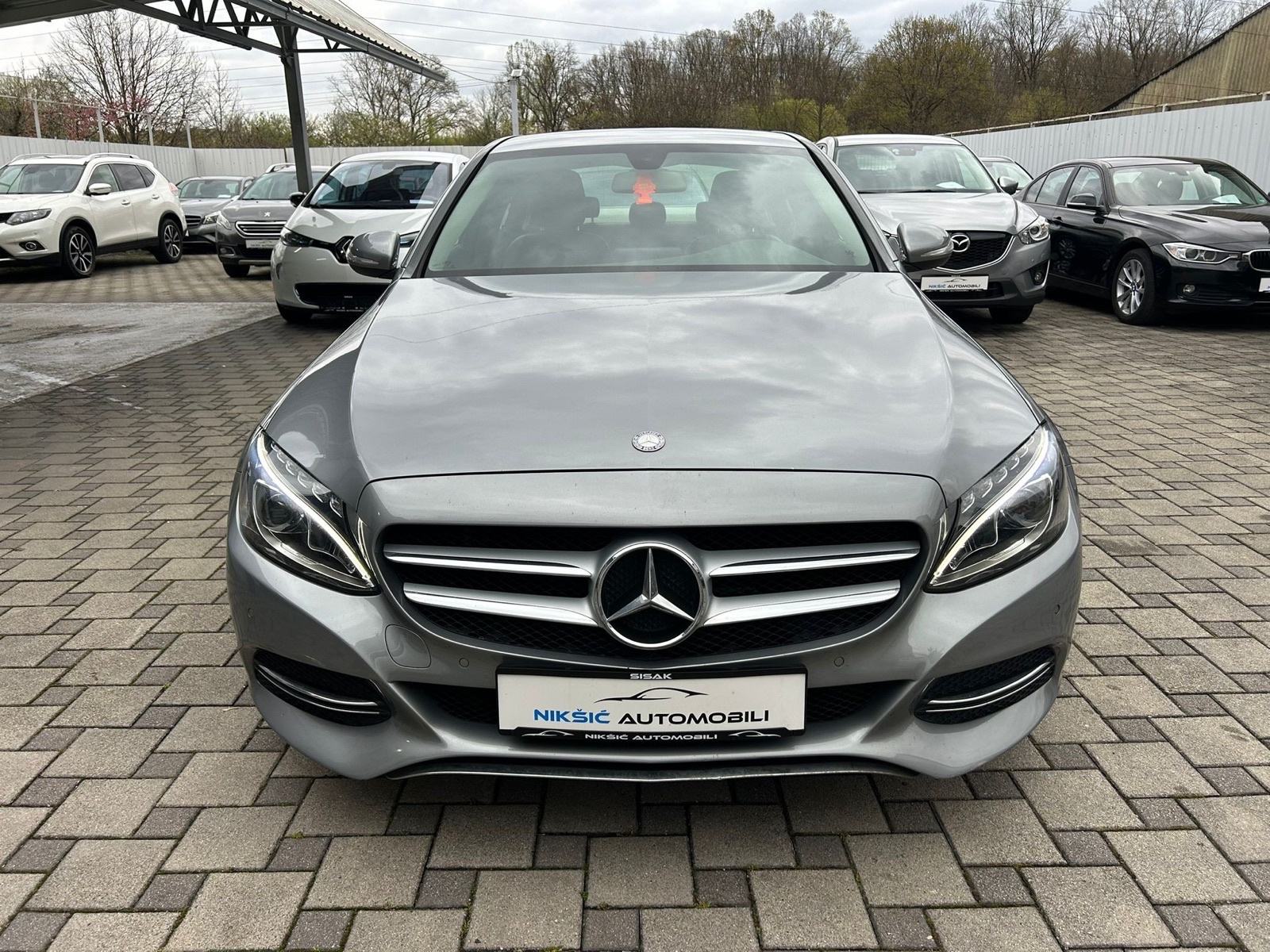 Mercedes-Benz C-klasa 180 *garancija na km**LED, odličan**, fotografija 9