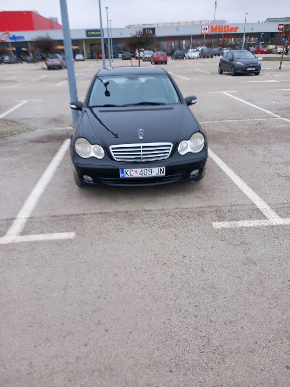 Mercedes-Benz C-Klasa 2005. god, garažiran, kožna sjedala 098-936-3565, fotografija 2
