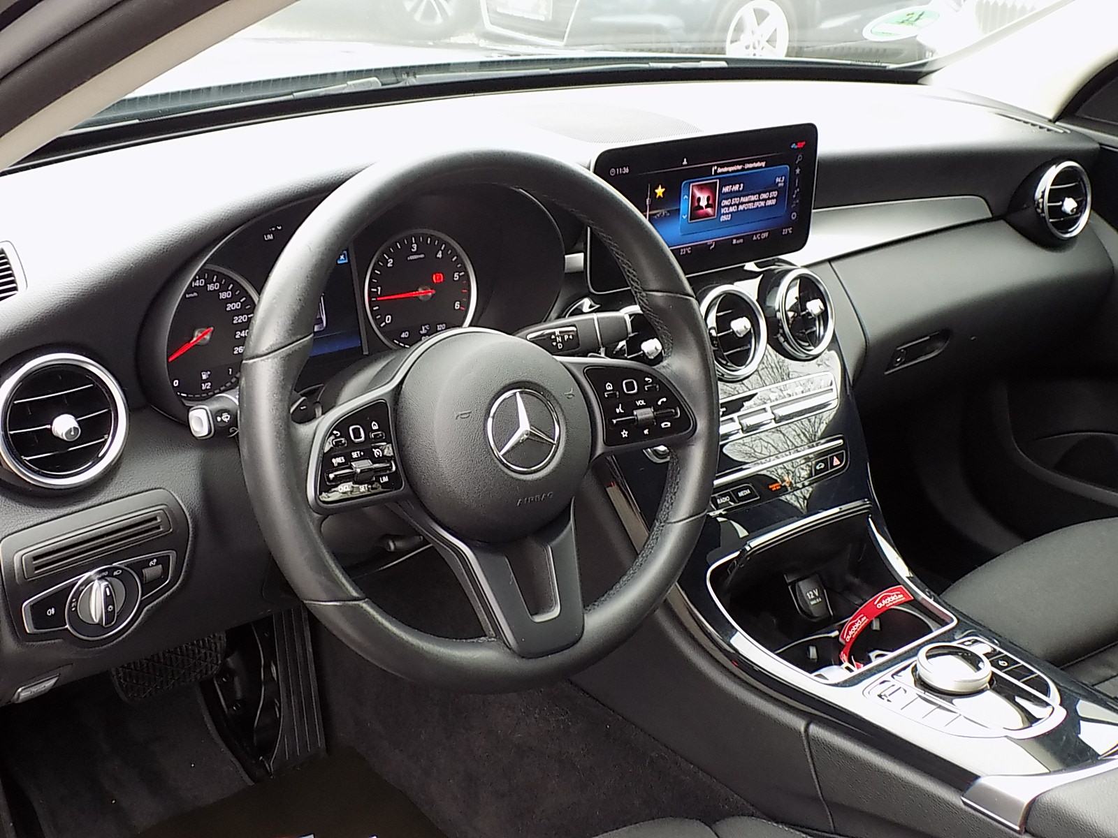 Mercedes C 200 d / AUTOMATIK / FULL LED / NAVI / KAMERA / ALU / PDC, fotografija 10