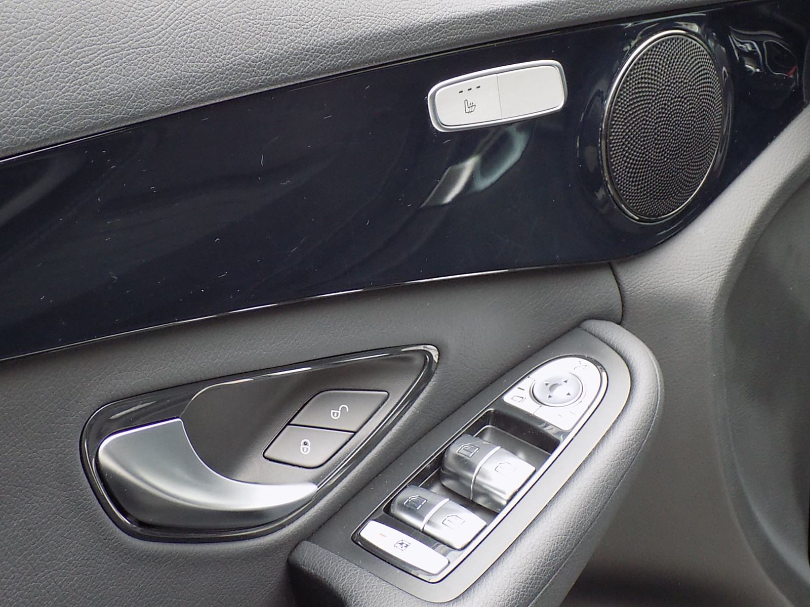 Mercedes C 200 d / AUTOMATIK / FULL LED / NAVI / KAMERA / ALU / PDC, fotografija 19