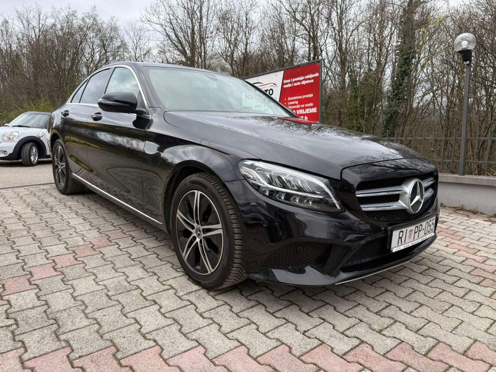 Mercedes-Benz C-klasa 200 D **JAMSTVO 12 MJESECI**, fotografija 3