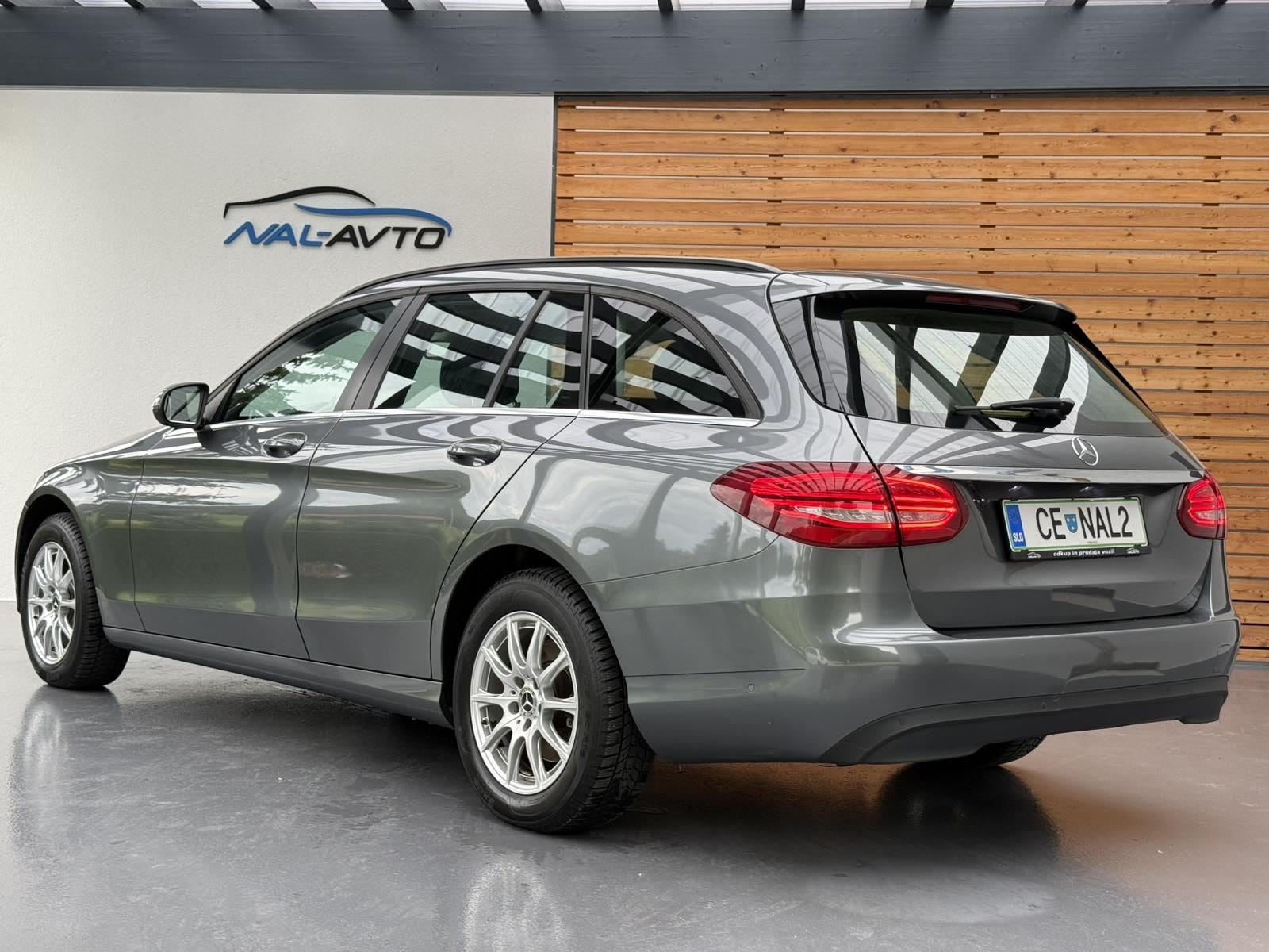 Mercedes-Benz C-klasa 200 LED-NAVIGACIJA-GRIJANJE SJED.-TEMPOMAT, pogled izvana - slika 4
