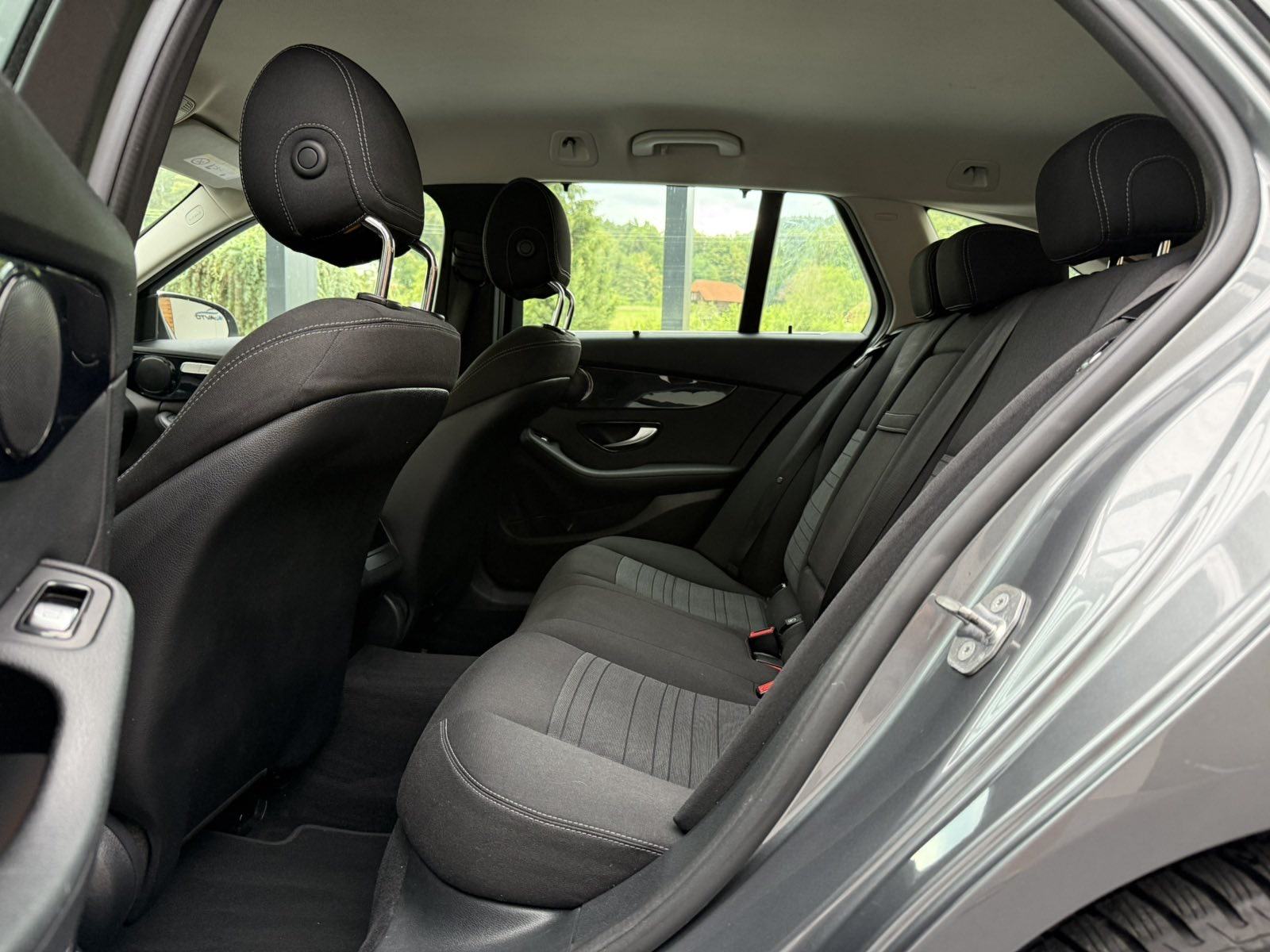 Mercedes-Benz C-klasa 200 LED-NAVIGACIJA-GRIJANJE SJED.-TEMPOMAT, fotografija 11