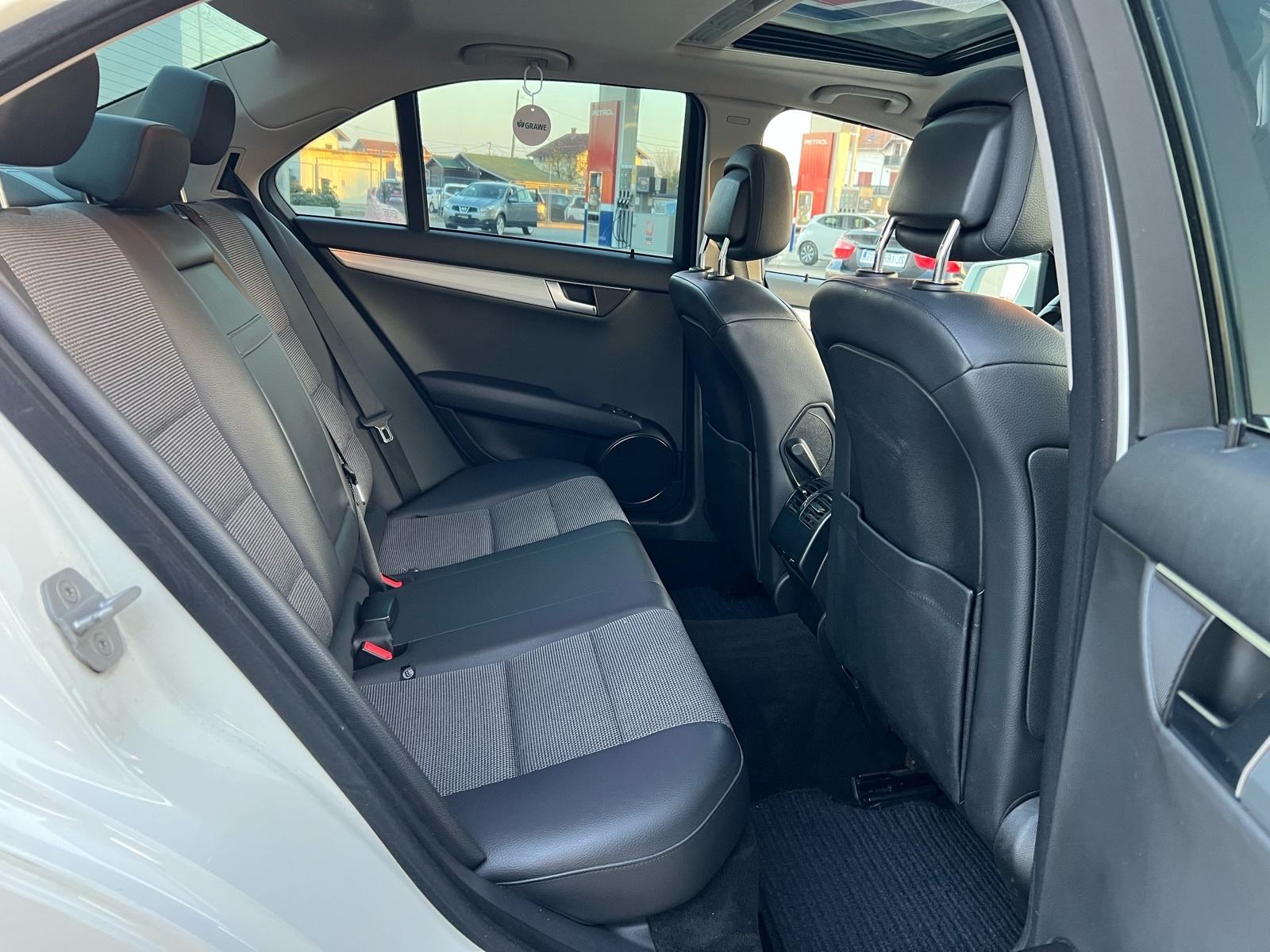 Mercedes-Benz C-klasa 2.2 CDI AVANGARDE AUTOMATIC 9,999€!!!, fotografija 16