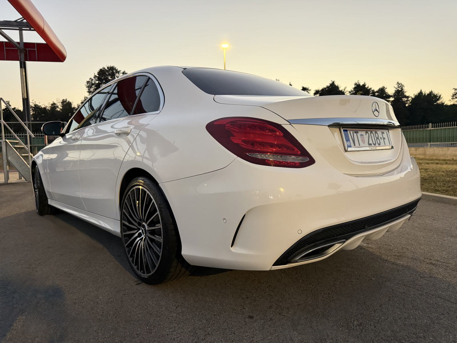 Mercedes-Benz C-klasa 220 AMG automatik, fotografija 10
