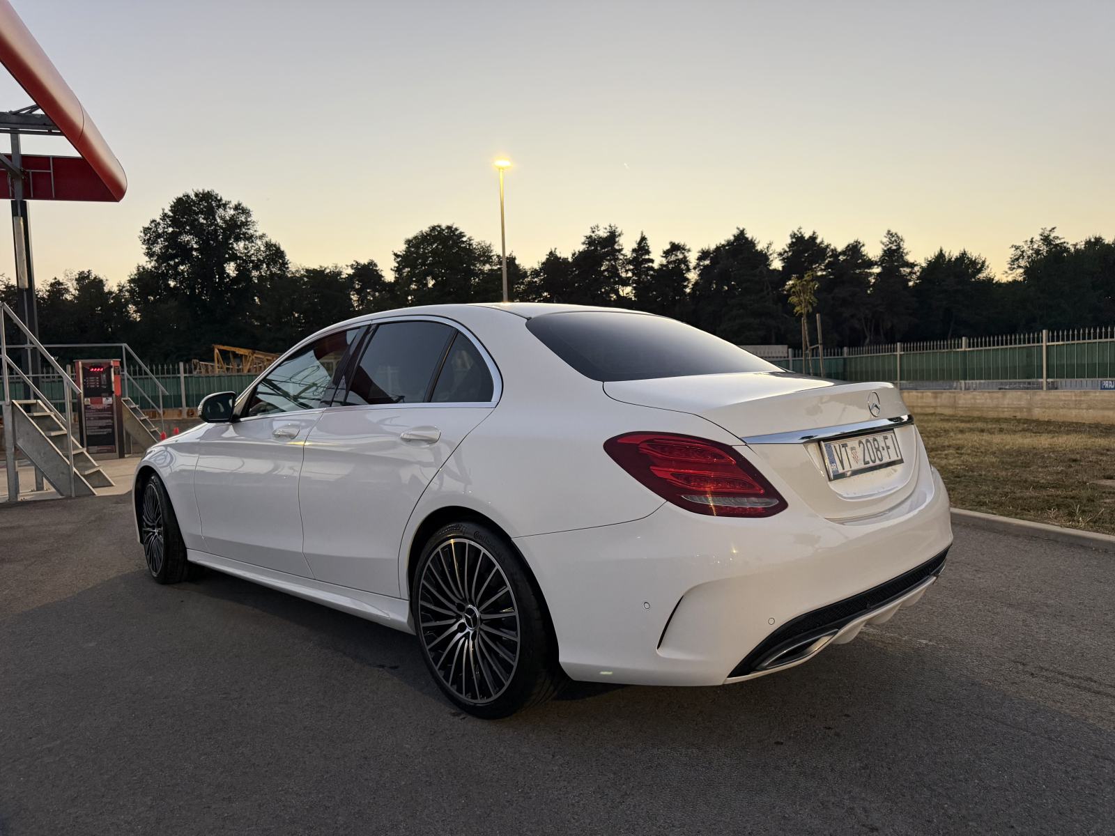 Mercedes-Benz C-klasa 220 AMG automatik, fotografija 5