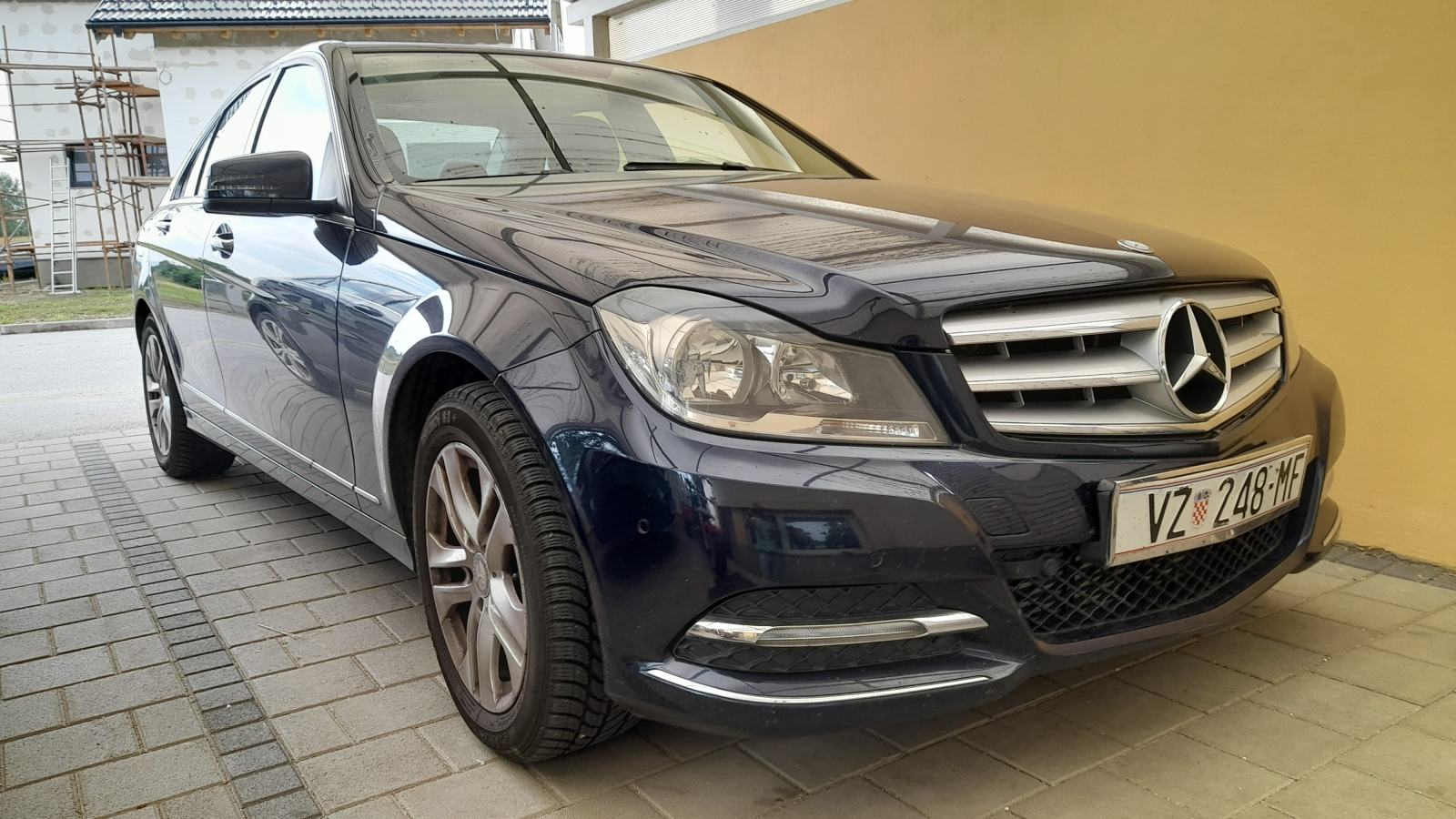 Mercedes-Benz C-klasa 220 CDI Avantgarde BlueEFFICIENCY, pogled izvana - slika 1